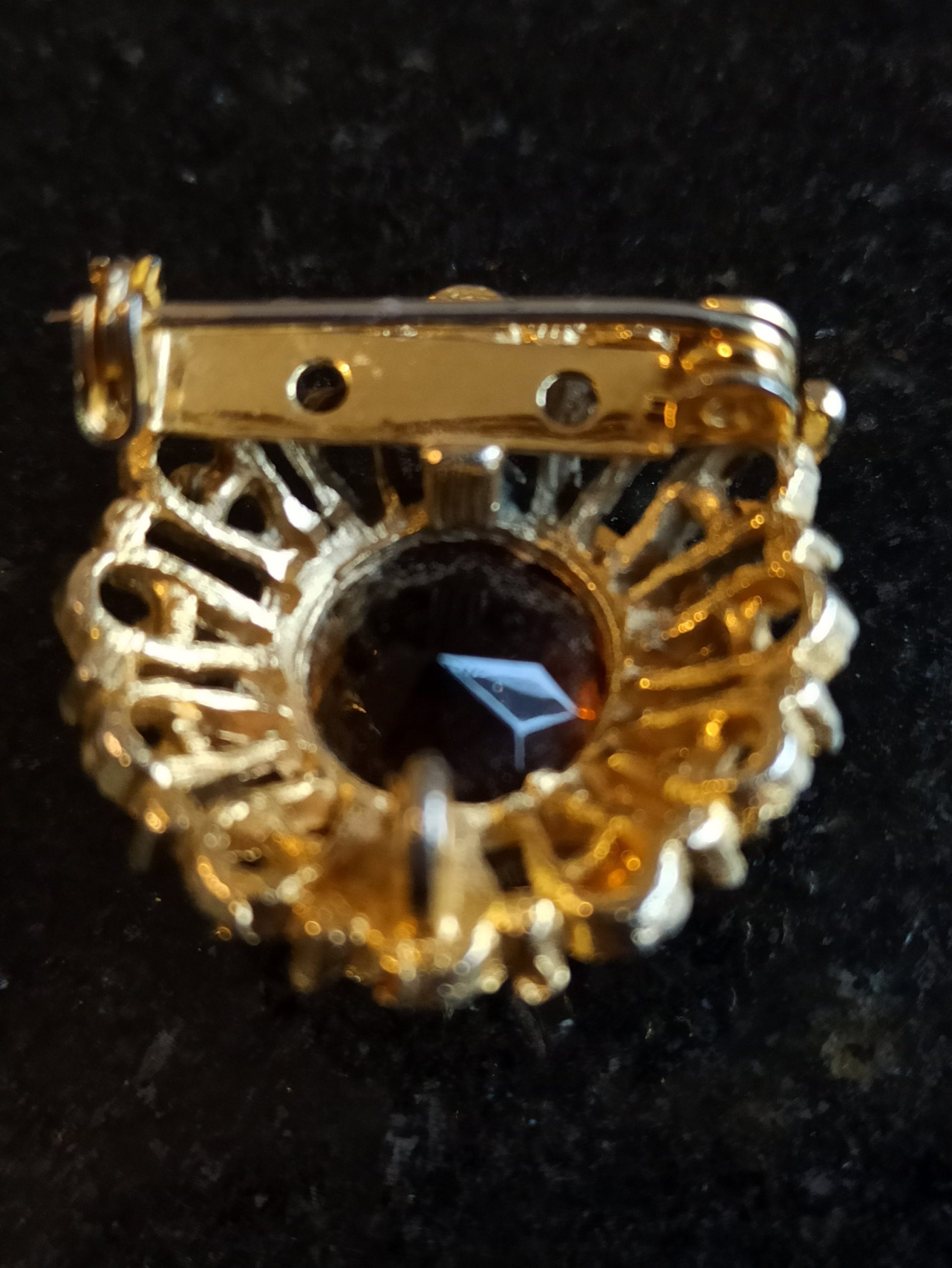 Vintage Costume Jewellery Brooches. Collection of 3. - Image 3