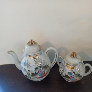 Vintage Japanese Teapot And Sugar Bowl. Very Good Condition.