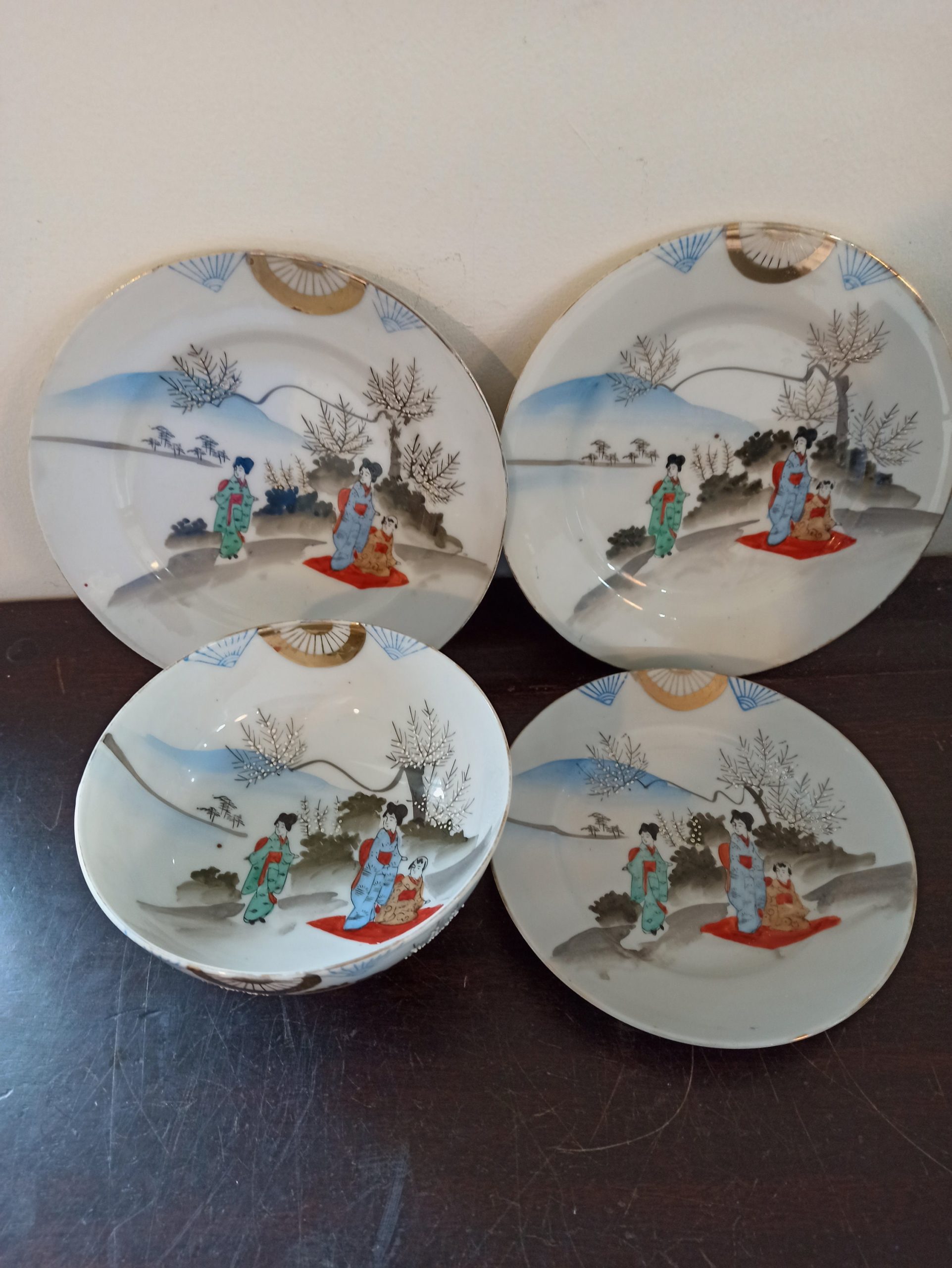 Set of 4 Chinese Porcelain Decorative Wares. - Image 2