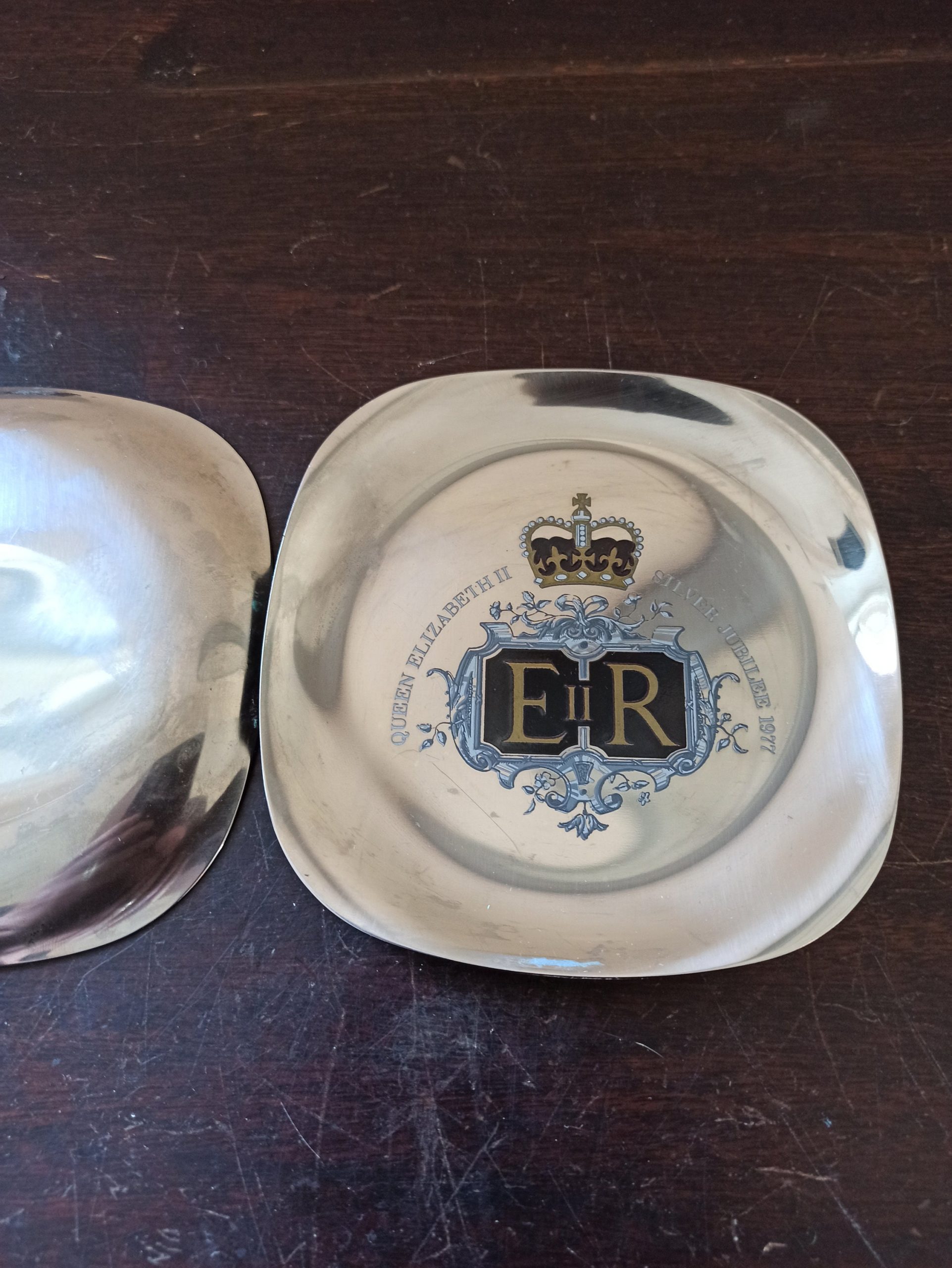 Two Queen Elizabeth II Silver Jubilee Pin Dishes. 1977. Arthur Price. - Image 6
