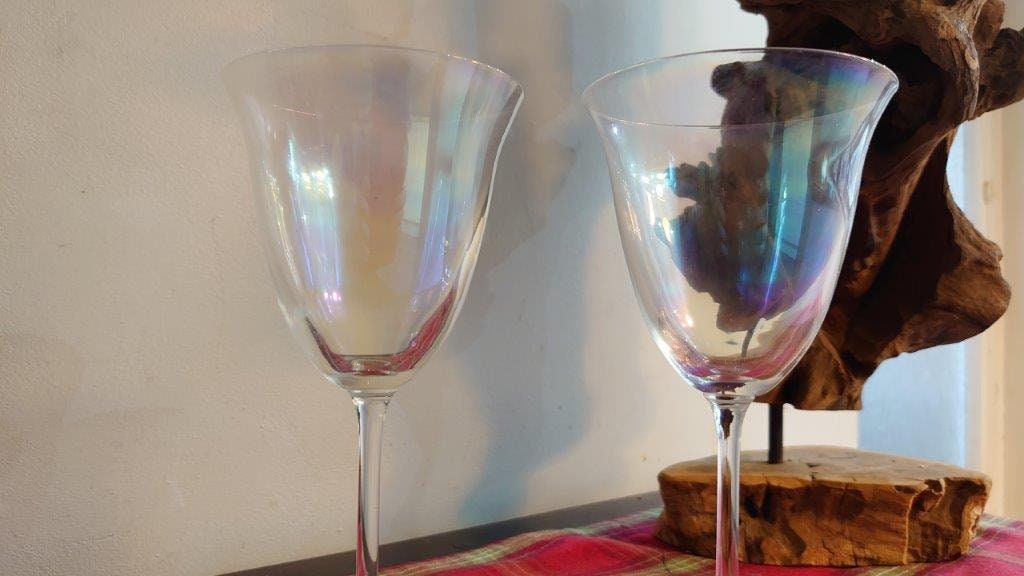 Two Tall Pearlescent Wine Glasses - 21cm tall each - Image 6