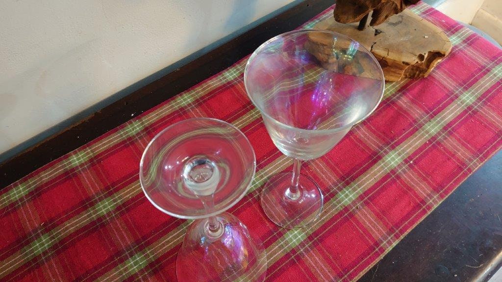 Two Tall Pearlescent Wine Glasses - 21cm tall each - Image 7