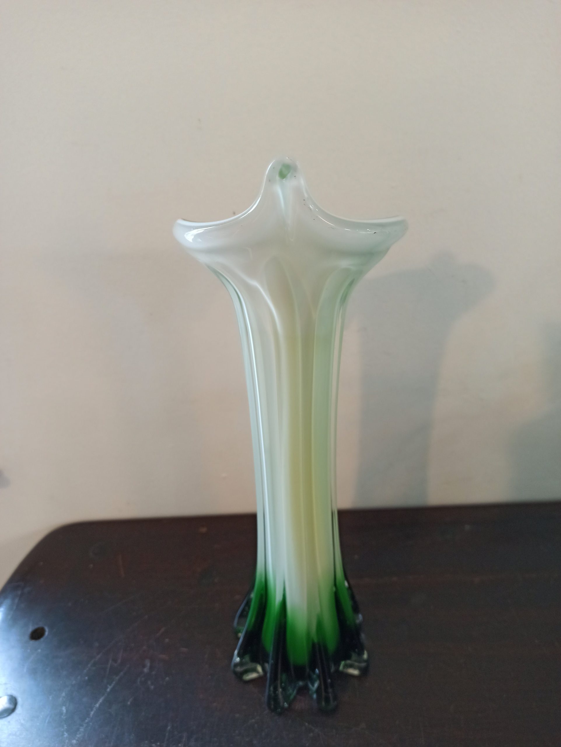 Vintage Lily Vase. Murano Style. Excellent Condition. Green, Yellow and White. - Image 4