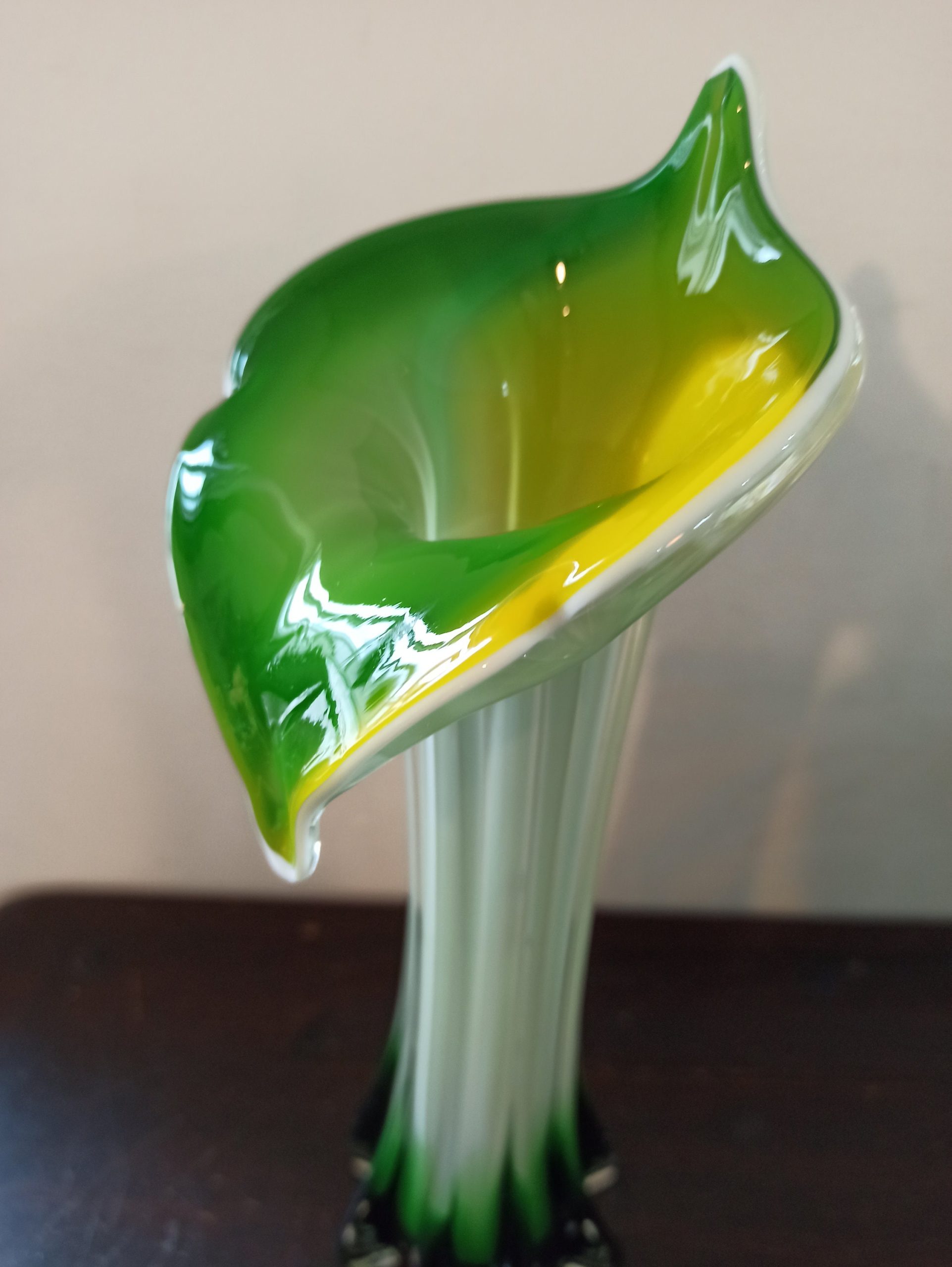 Vintage Lily Vase. Murano Style. Excellent Condition. Green, Yellow and White. - Image 6