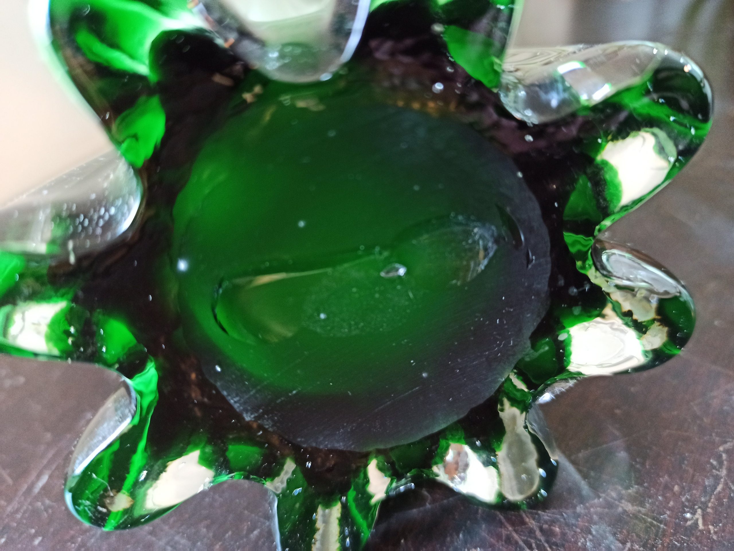 Vintage Lily Vase. Murano Style. Excellent Condition. Green, Yellow and White. - Image 10