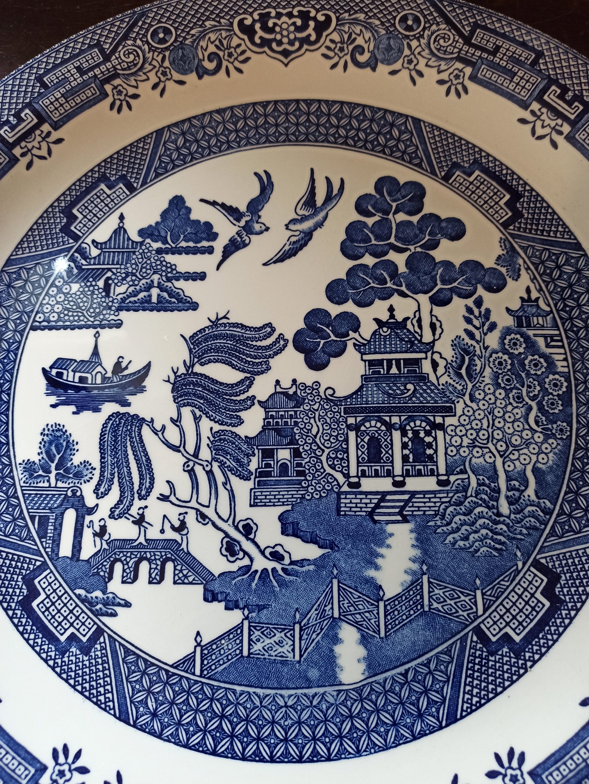 Blue and White Churchill's Decorative Cabinet / Display Plate. - Image 2