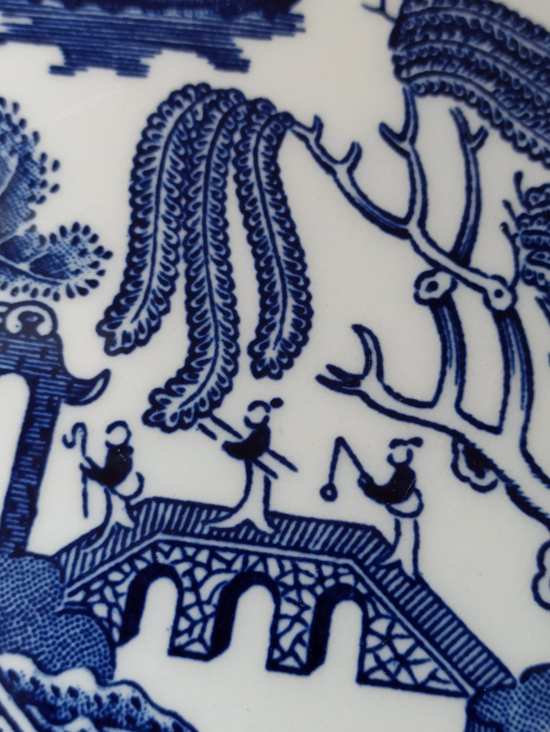 Blue and White Churchill's Decorative Cabinet / Display Plate. - Image 9