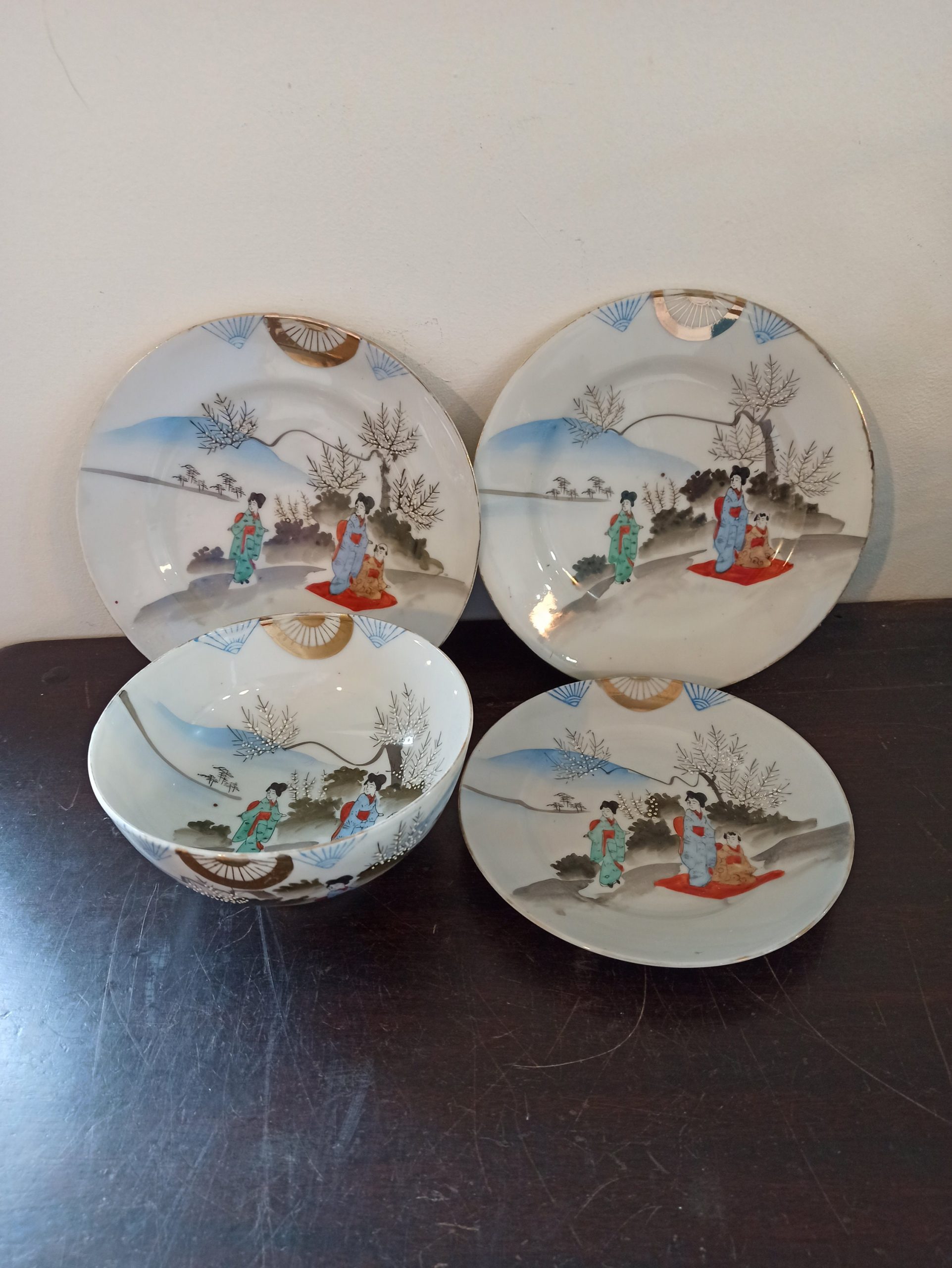 Set of 4 Chinese Porcelain Decorative Wares.