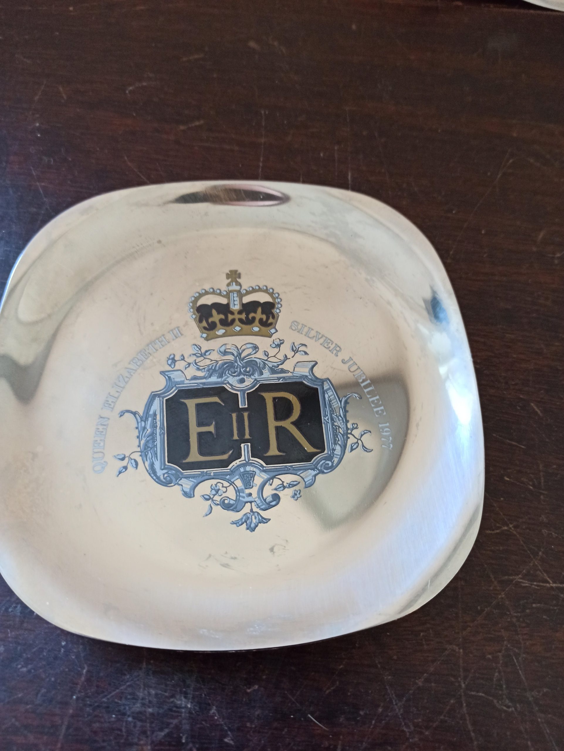 Two Queen Elizabeth II Silver Jubilee Pin Dishes. 1977. Arthur Price. - Image 3