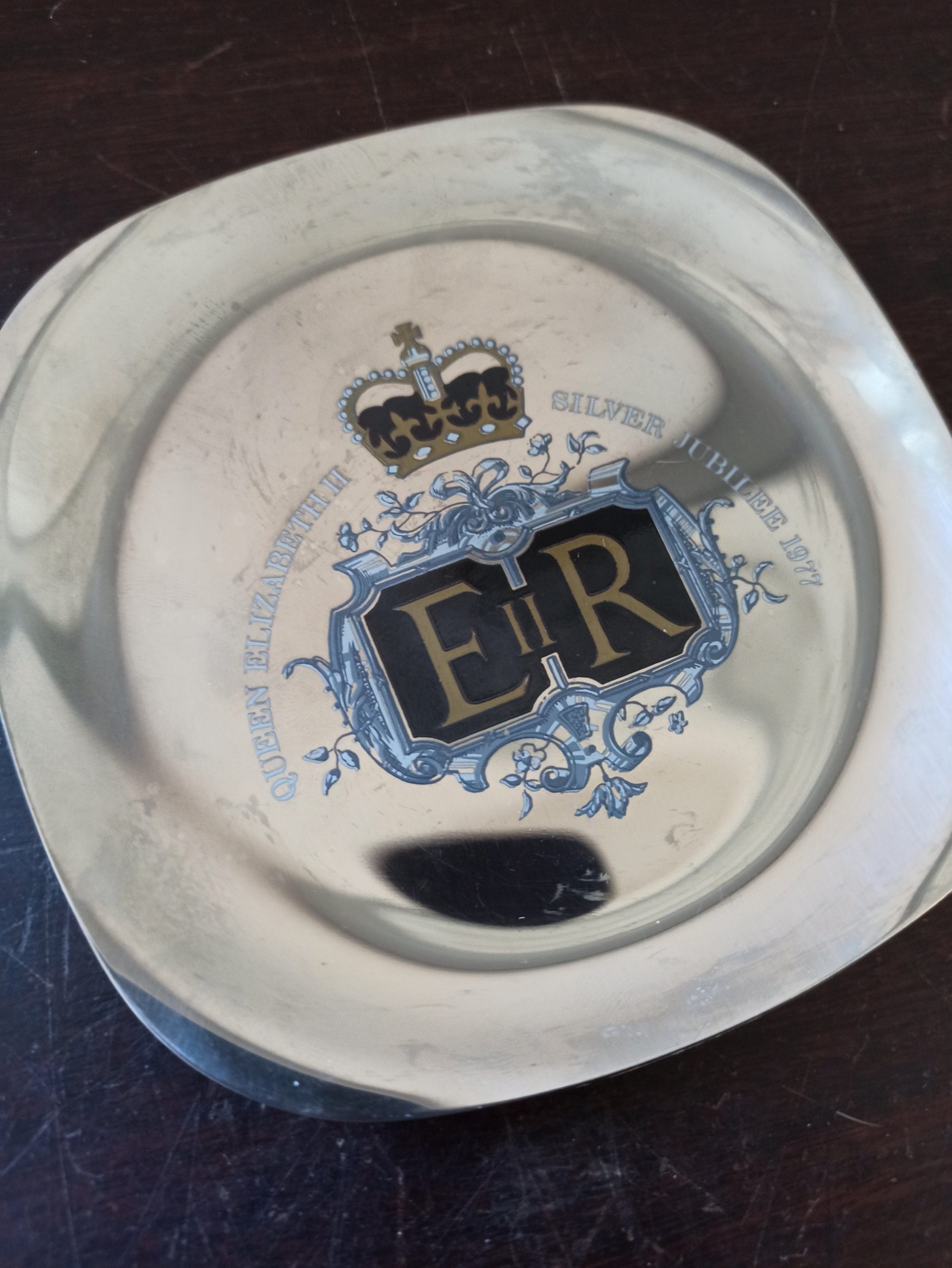 Two Queen Elizabeth II Silver Jubilee Pin Dishes. 1977. Arthur Price. - Image 4