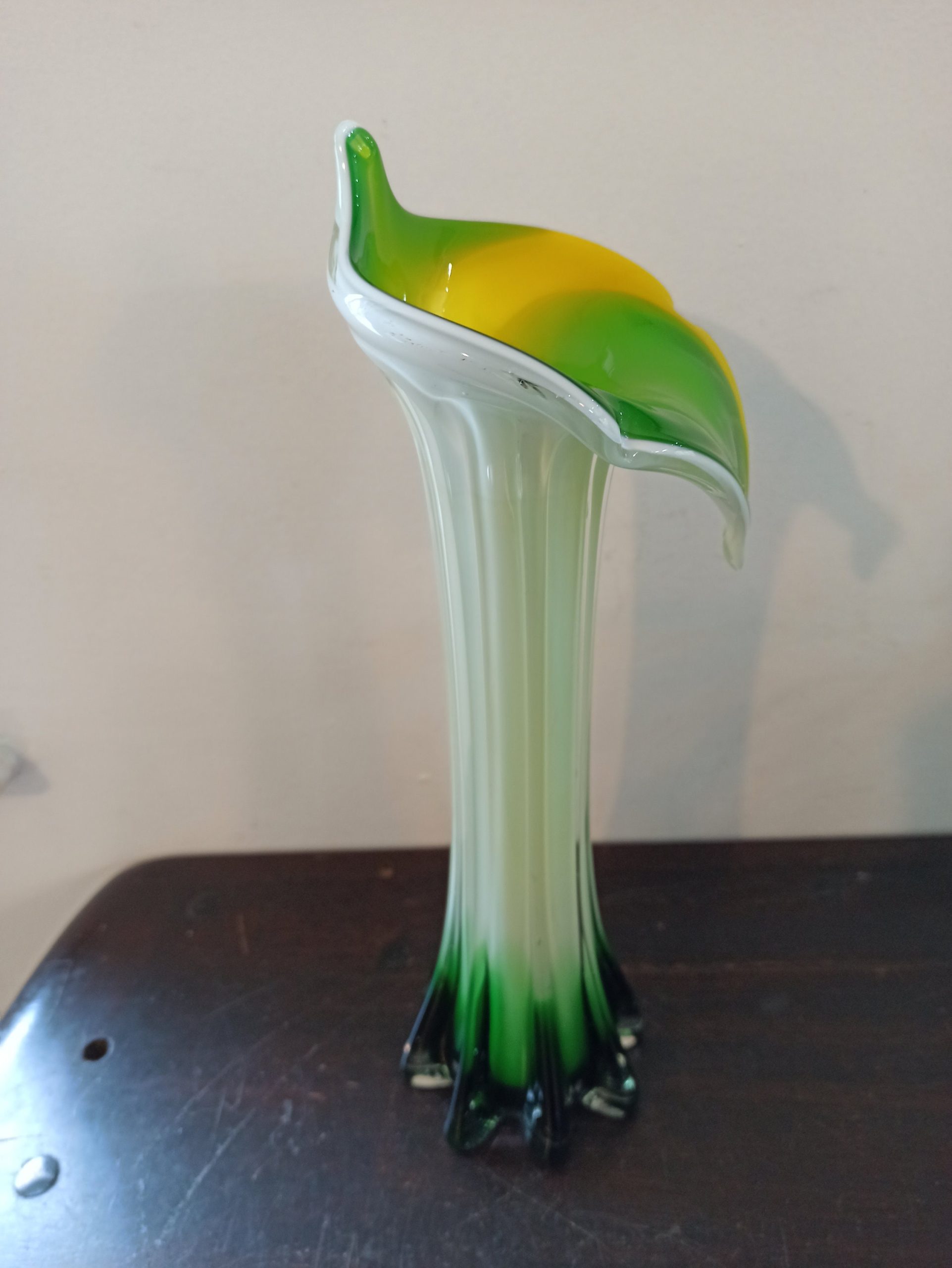 Vintage Lily Vase. Murano Style. Excellent Condition. Green, Yellow and White. - Image 3