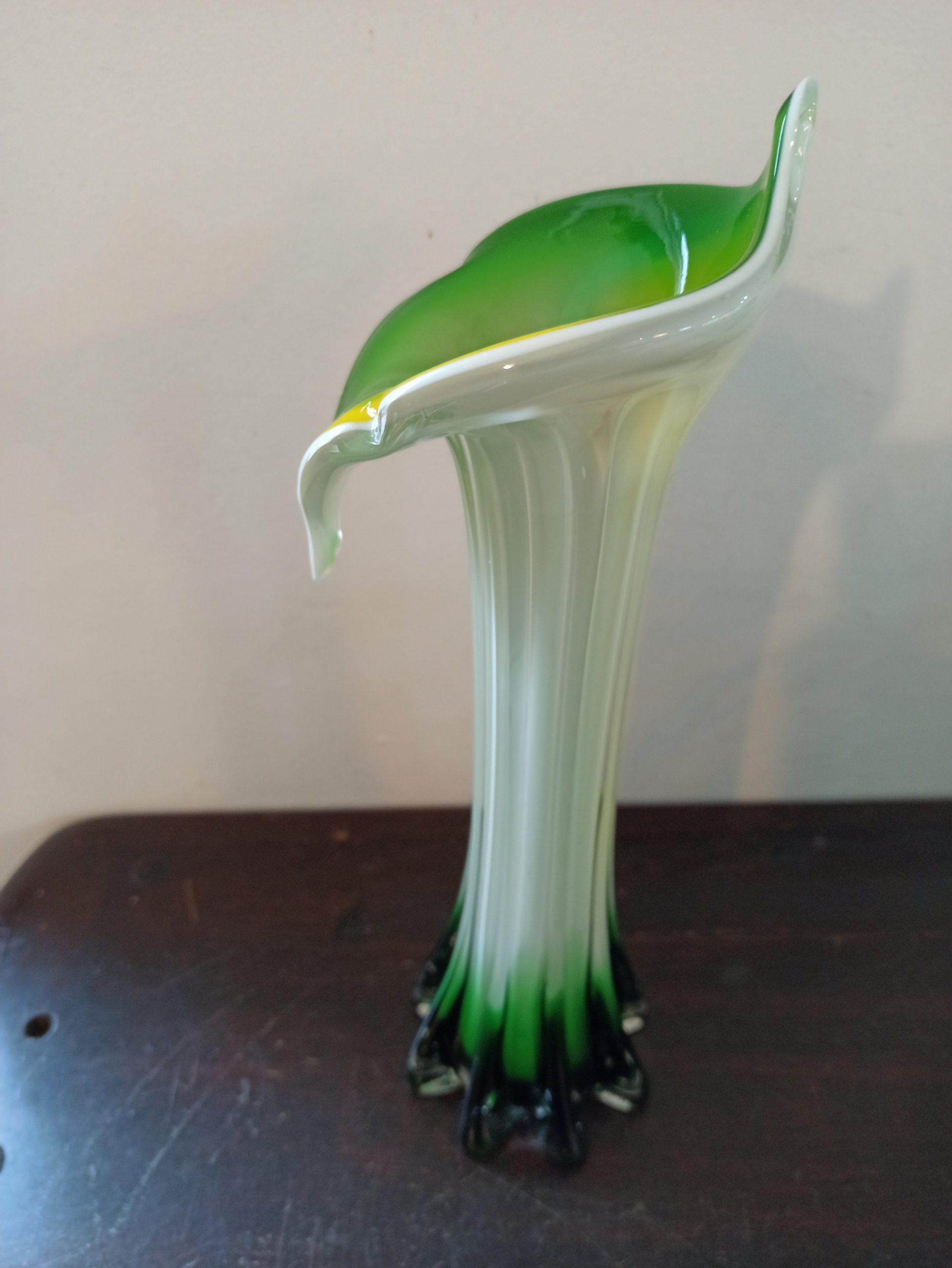 Vintage Lily Vase. Murano Style. Excellent Condition. Green, Yellow and White. - Image 5