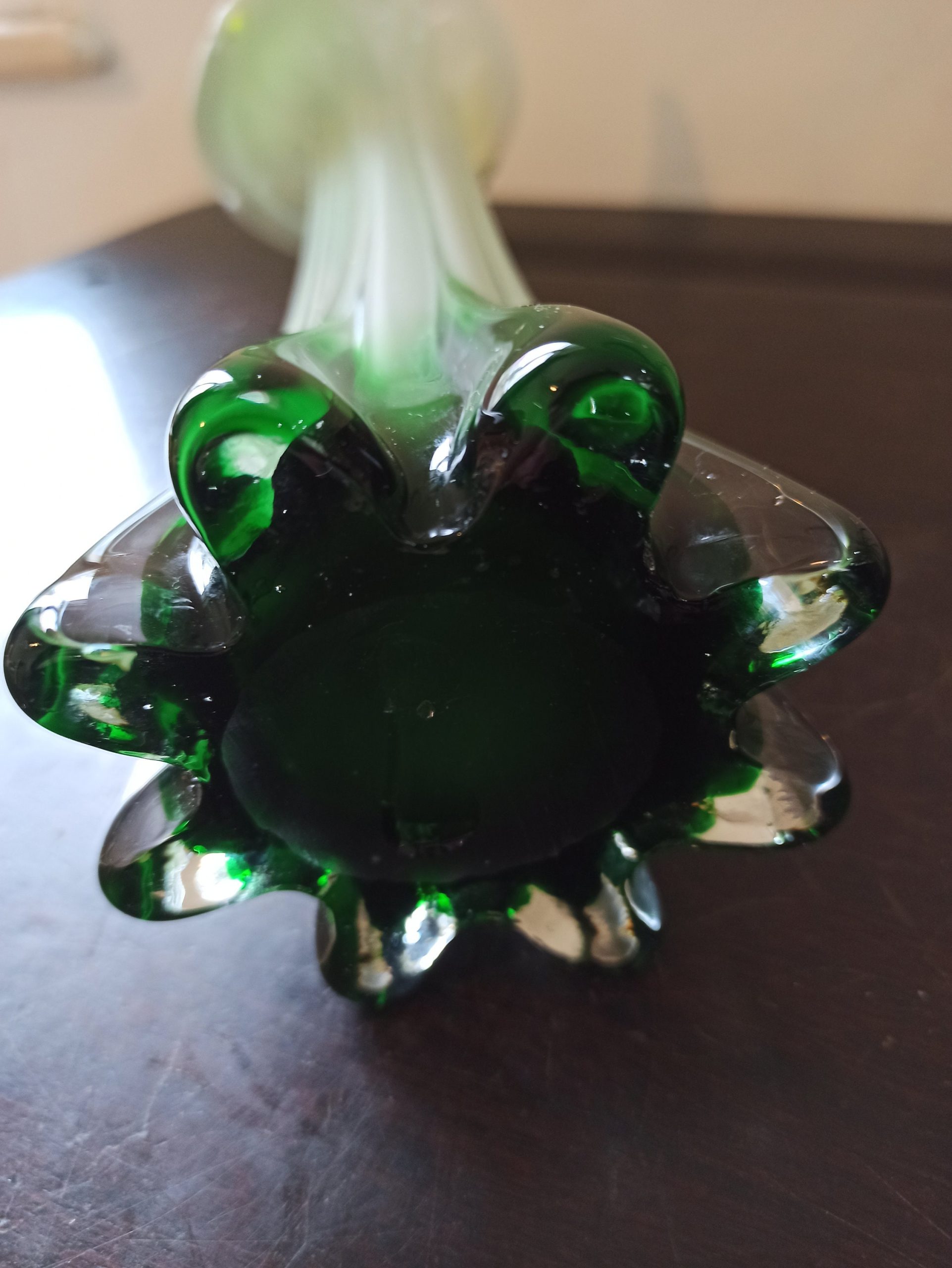Vintage Lily Vase. Murano Style. Excellent Condition. Green, Yellow and White. - Image 9
