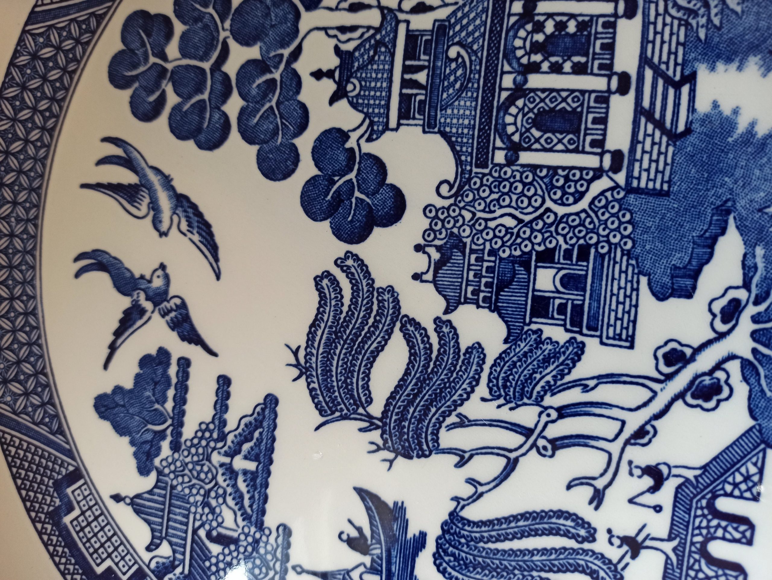 Blue and White Churchill's Decorative Cabinet / Display Plate. - Image 5