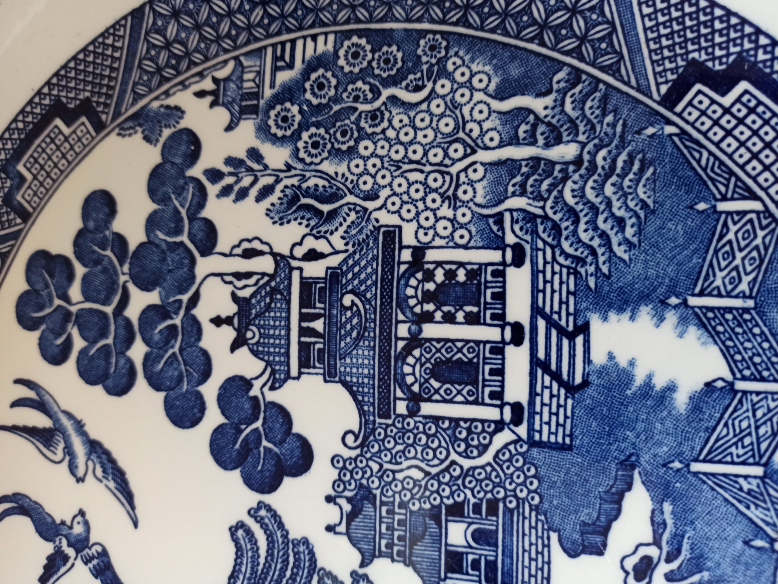 Blue and White Churchill's Decorative Cabinet / Display Plate. - Image 4