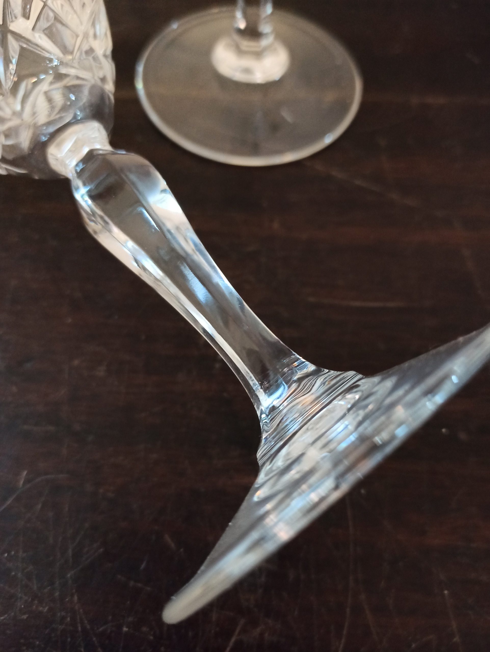 A Vintage Pair of Medium Sized Wine Glasses. Excellent Condition. - Image 7