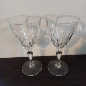 A Vintage Pair of Medium Sized Wine Glasses. Excellent Condition.