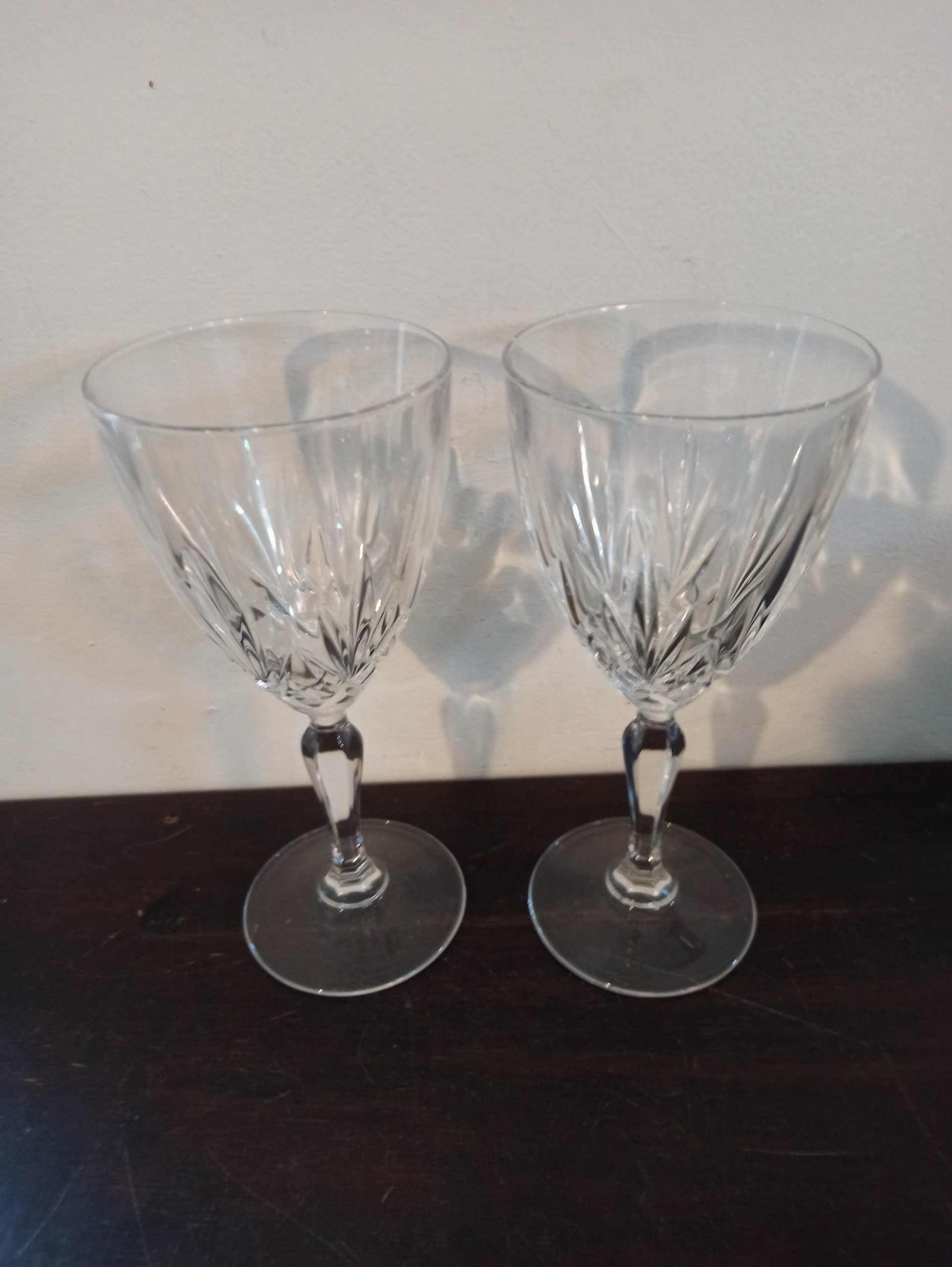 A Vintage Pair of Medium Sized Wine Glasses. Excellent Condition.