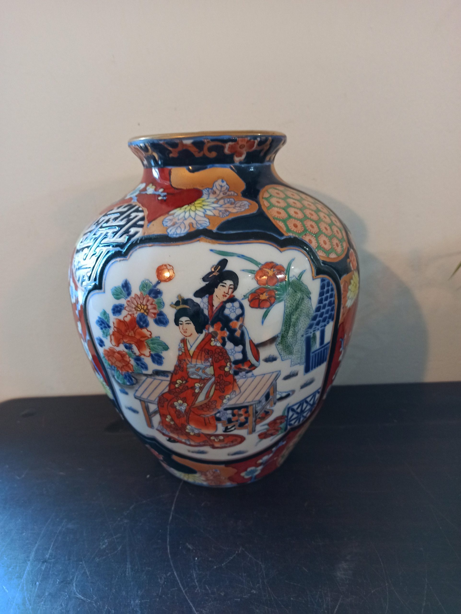 Vintage Imari Vase. Very Good Condition.