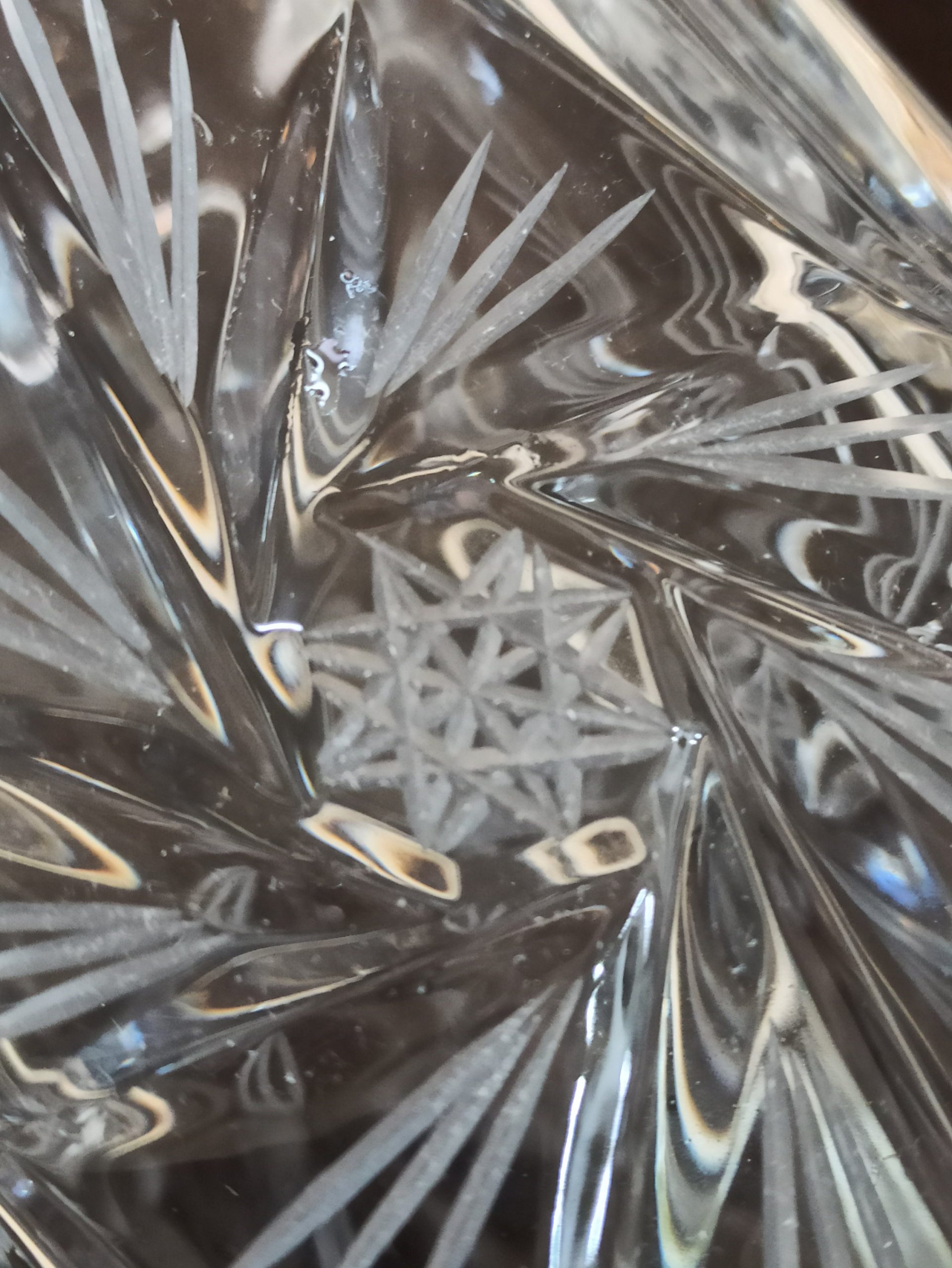 Vintage Square Shoulder Lead Crystal Decanter. Stopper Fits Perfectly. Pin Wheel Design. Very Good Condition. - Image 7