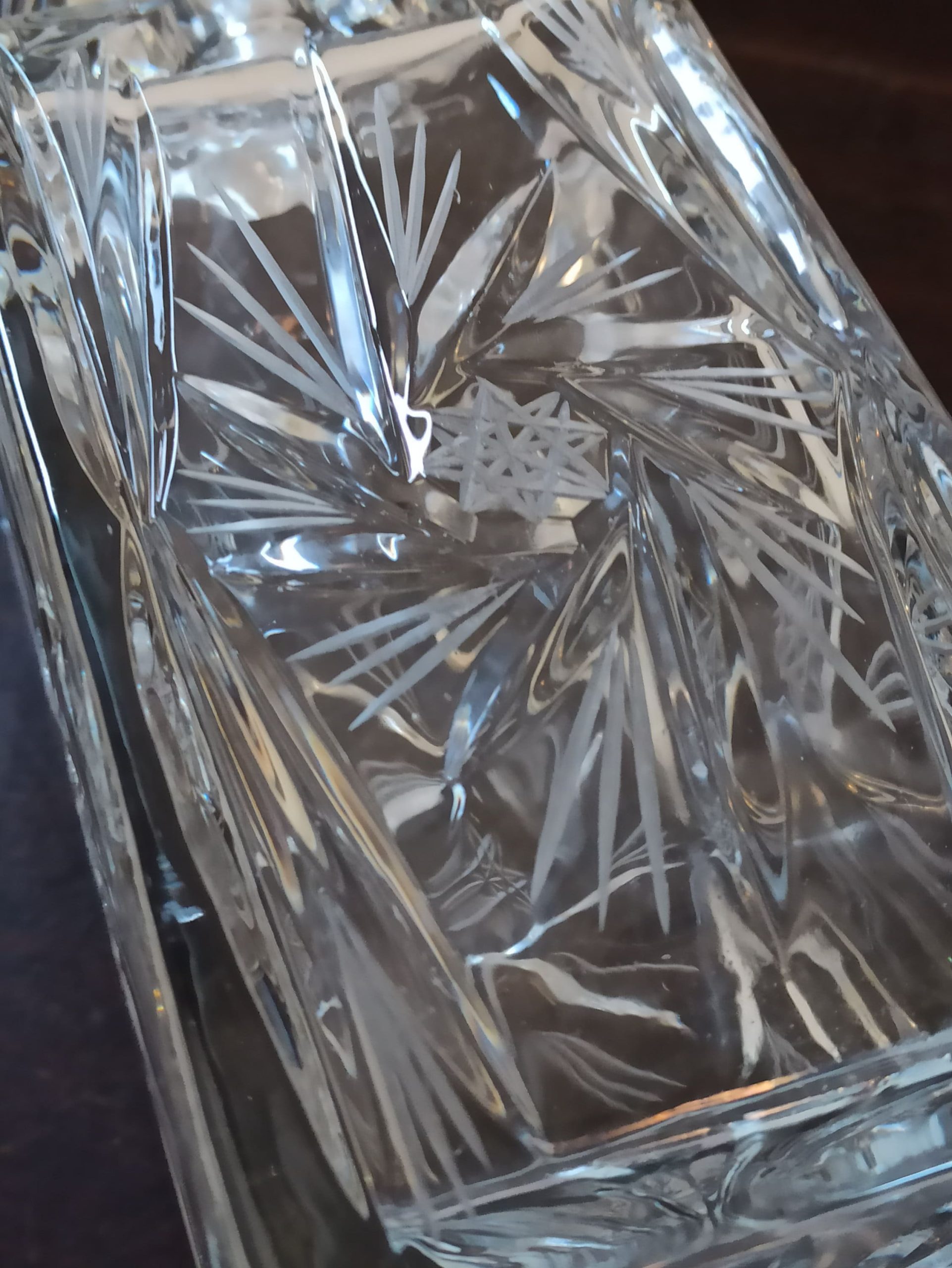 Vintage Square Shoulder Lead Crystal Decanter. Stopper Fits Perfectly. Pin Wheel Design. Very Good Condition. - Image 8