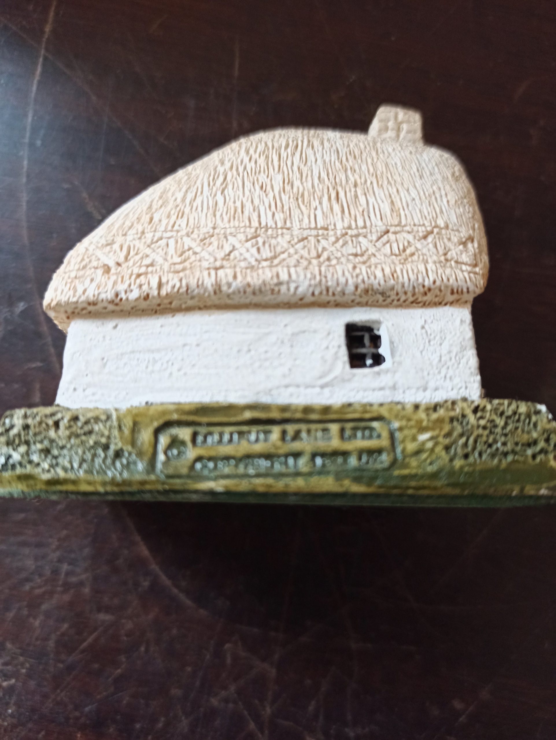 A Collection of 4 Model Buildings. Very Good Condition. One Lilliput Lane. Woodcutters Cottage (1983) - Image 8