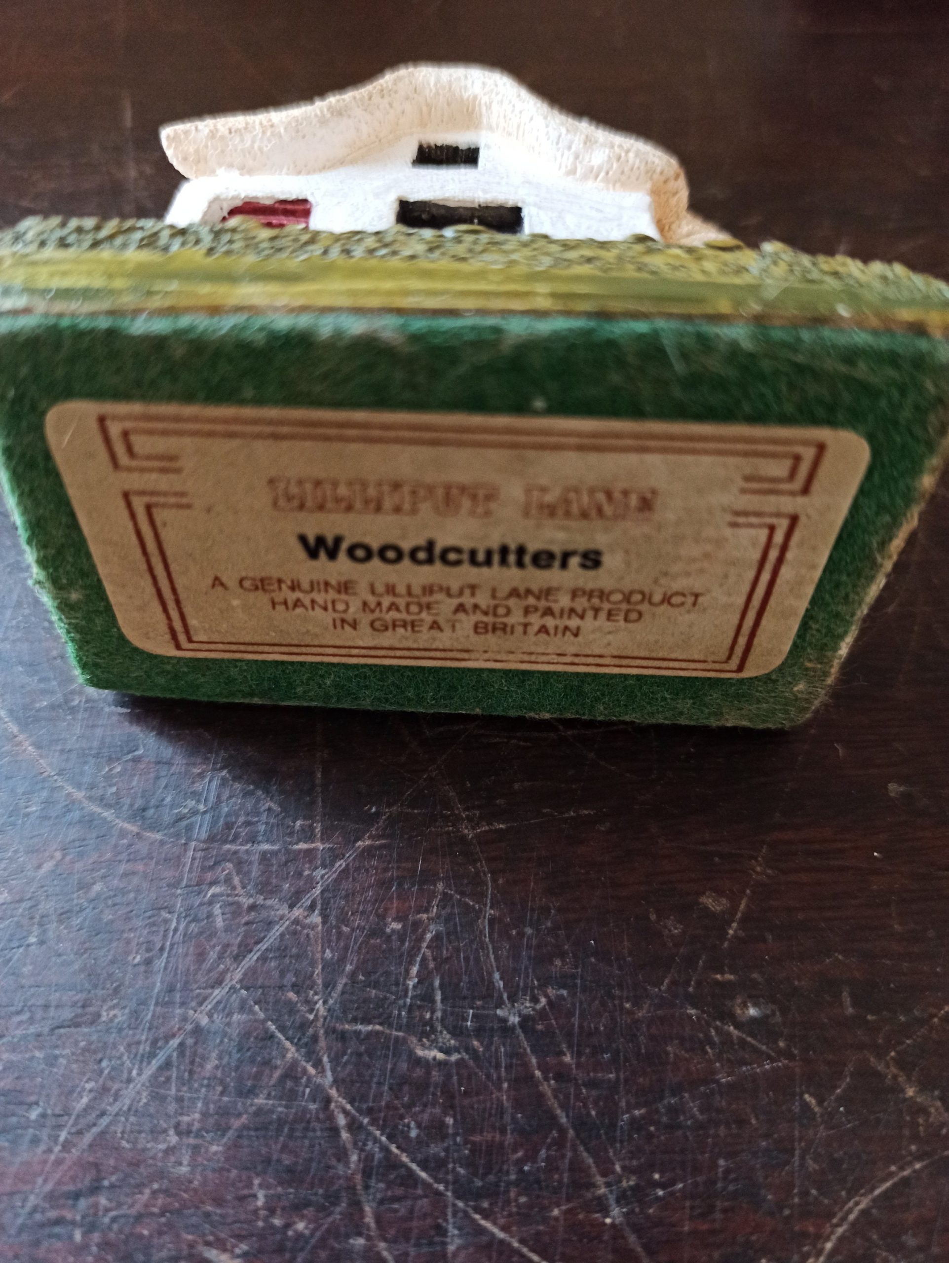 A Collection of 4 Model Buildings. Very Good Condition. One Lilliput Lane. Woodcutters Cottage (1983) - Image 9