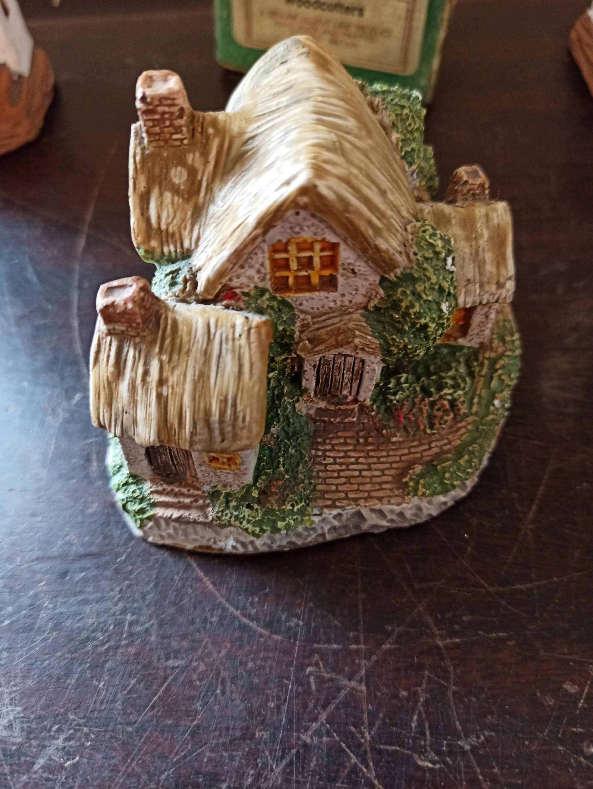 A Collection of 4 Model Buildings. Very Good Condition. One Lilliput Lane. Woodcutters Cottage (1983) - Image 10