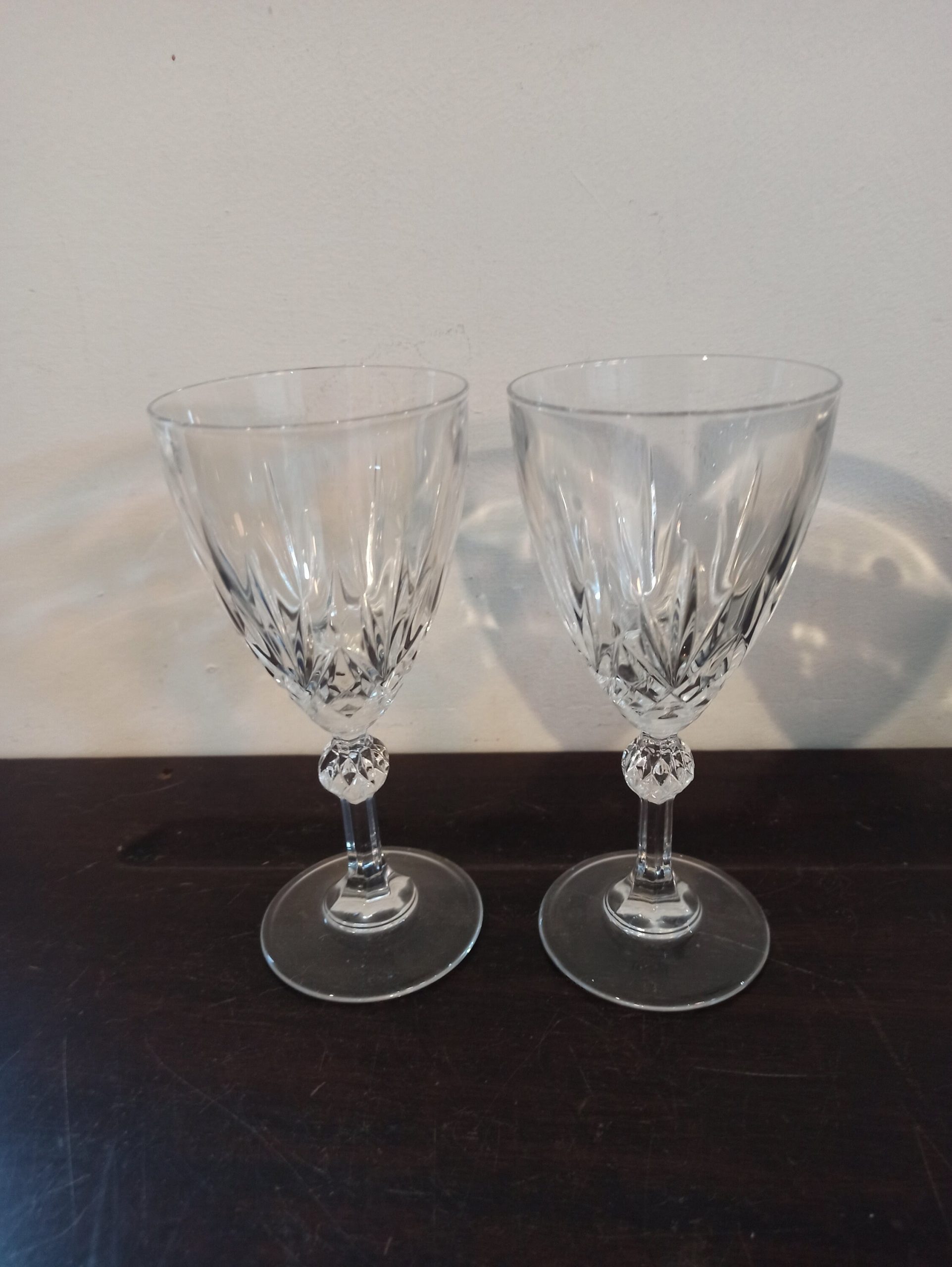 A Pair of Lead Crystal Small Wine Glasses. Excellent Condition. - Image 2