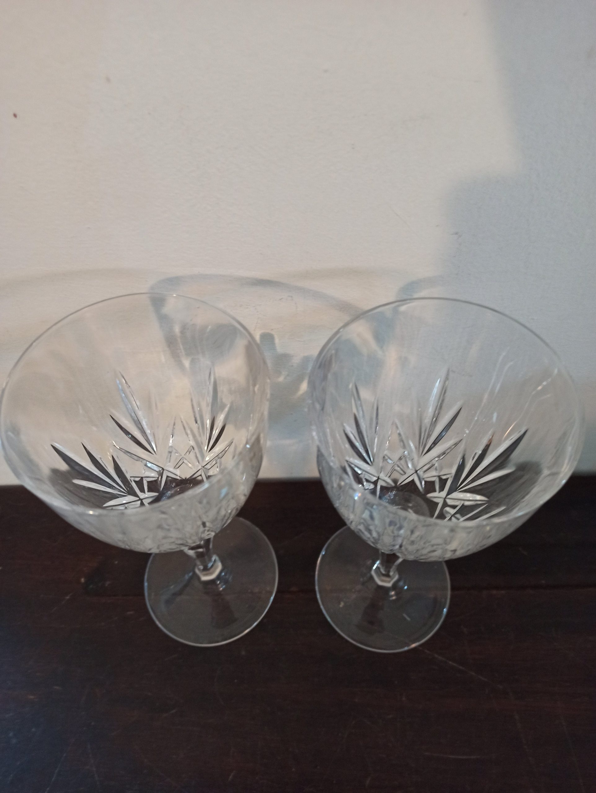 A Vintage Pair of Medium Sized Wine Glasses. Excellent Condition. - Image 3