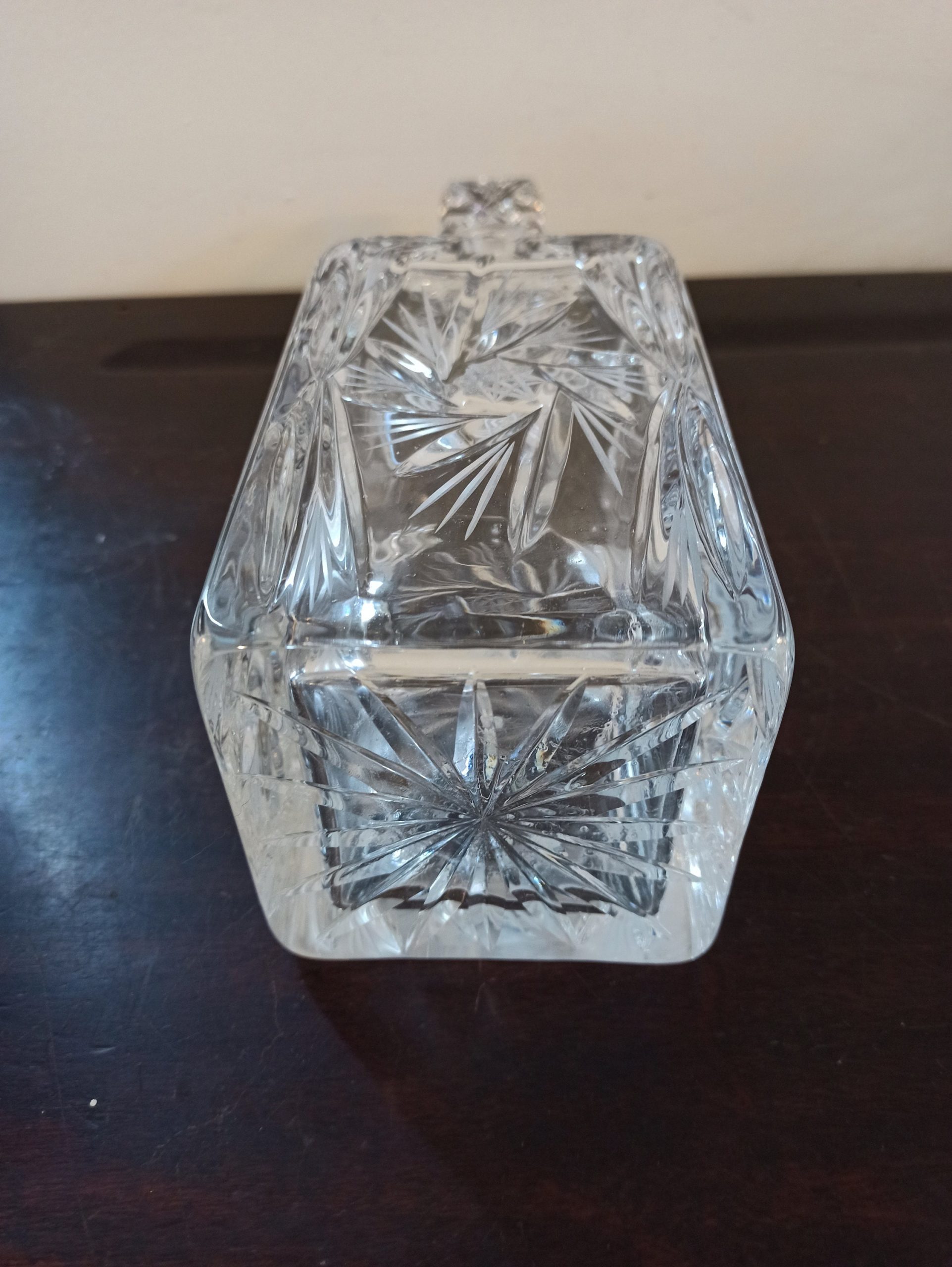 Vintage Square Shoulder Lead Crystal Decanter. Stopper Fits Perfectly. Pin Wheel Design. Very Good Condition. - Image 6