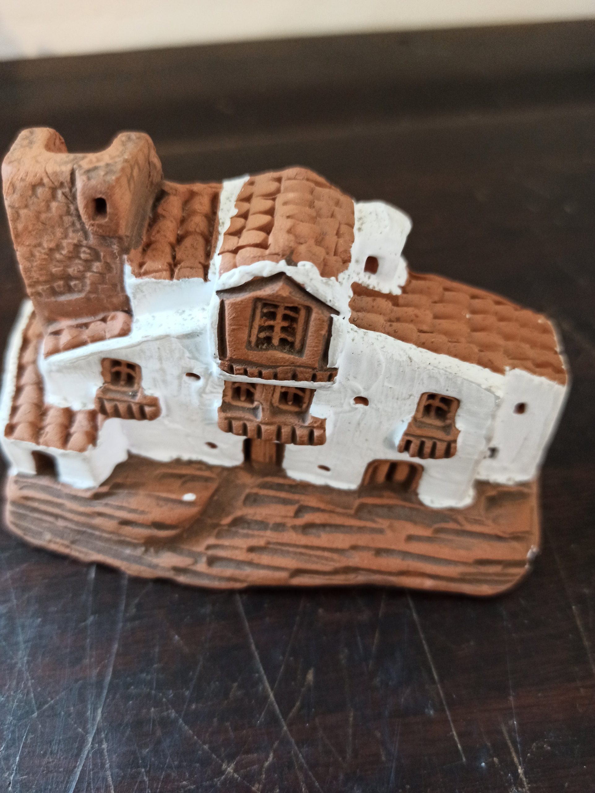 A Collection of 4 Model Buildings. Very Good Condition. One Lilliput Lane. Woodcutters Cottage (1983) - Image 5
