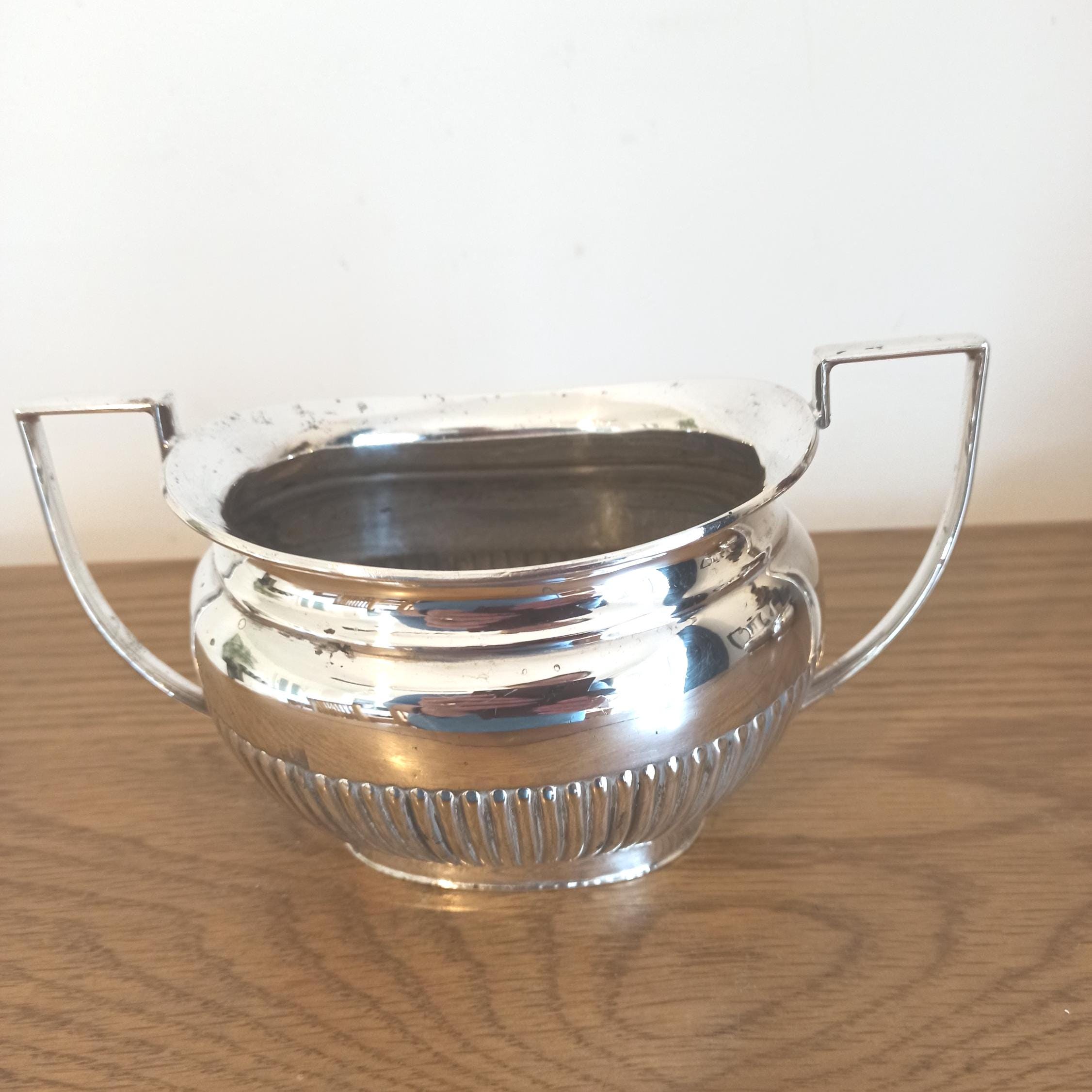 Silver Plated Tea Set. Teapot, Twin Handled Sugar Bowl and Milk Jug. A.1 - Image 6