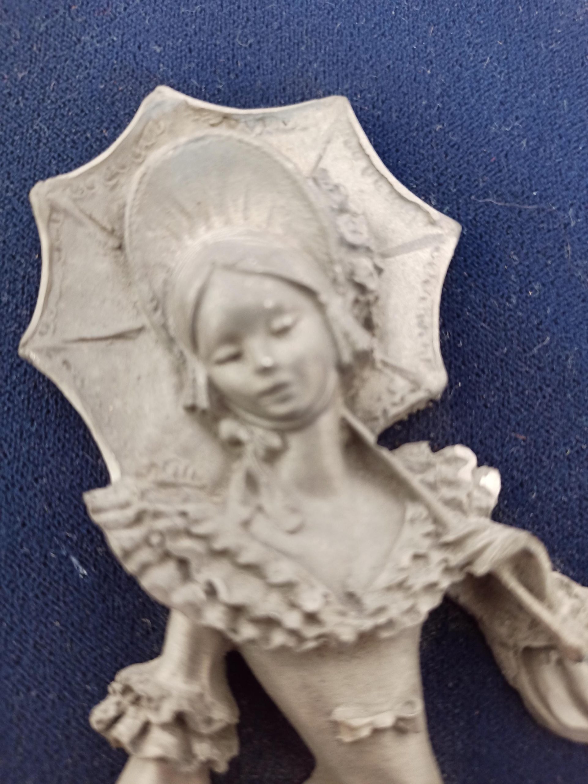 Small Vintage Wall Picture. Lady in Period Costume. Pewter. Good Condition. - Image 3