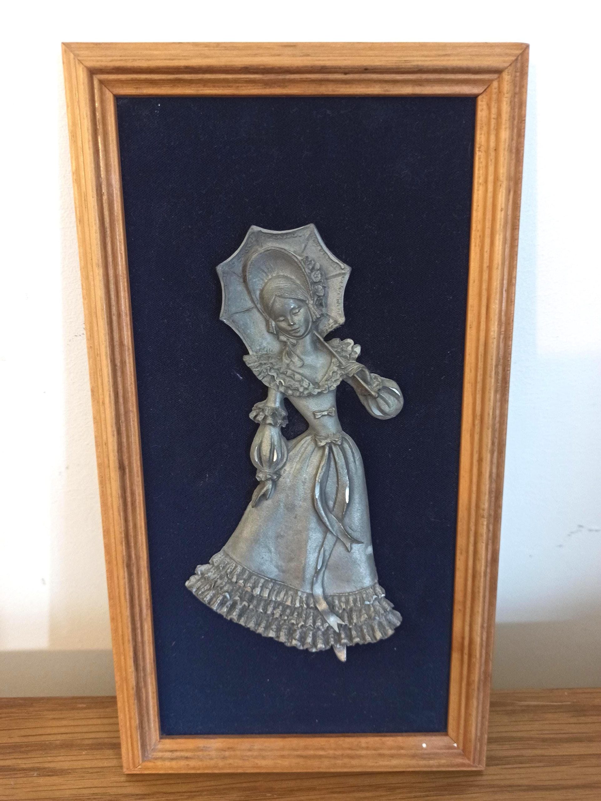 Small Vintage Wall Picture. Lady in Period Costume. Pewter. Good Condition. - Image 9