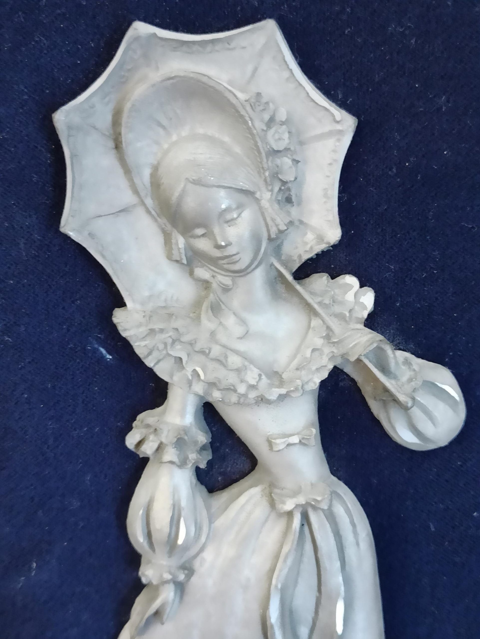 Small Vintage Wall Picture. Lady in Period Costume. Pewter. Good Condition. - Image 2