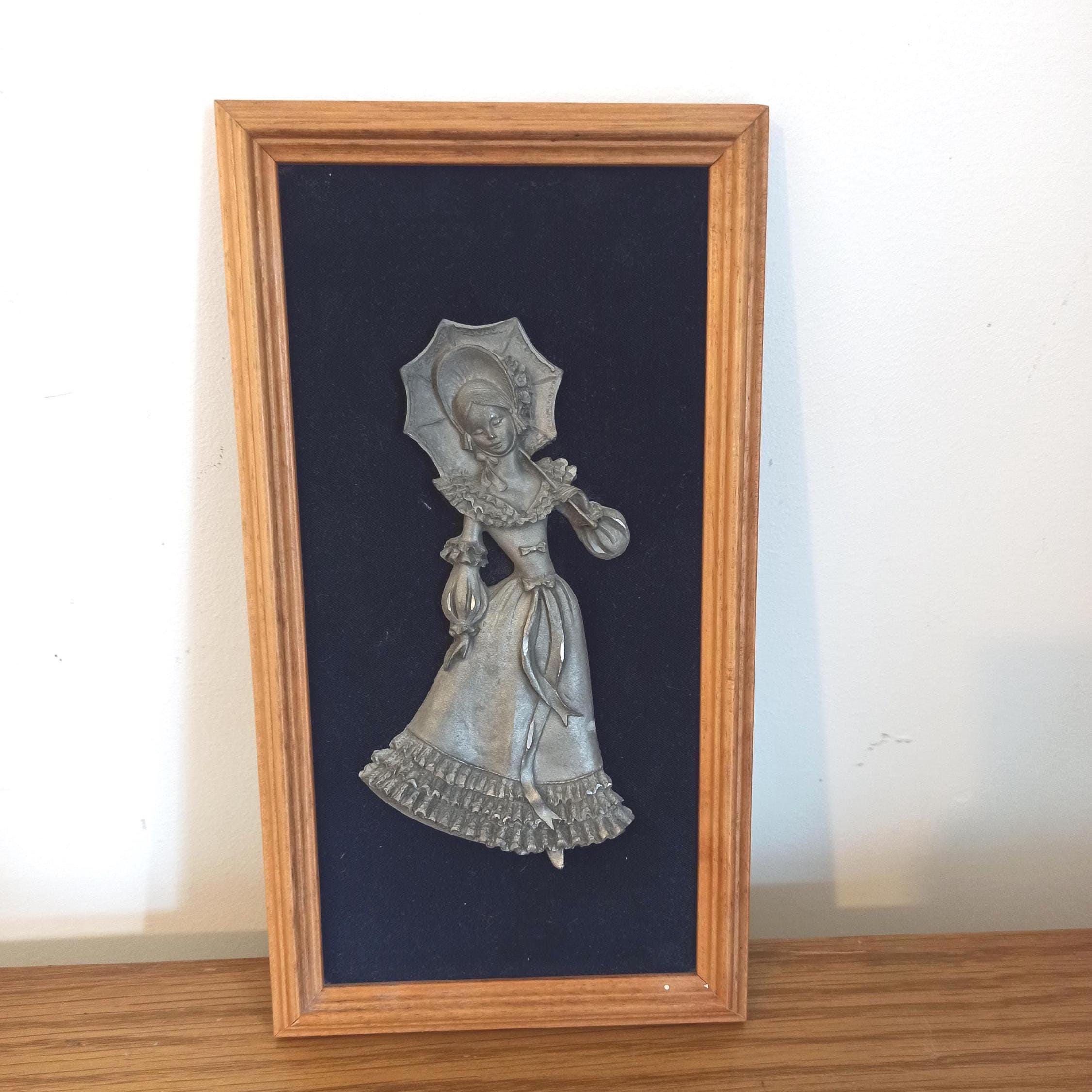 Small Vintage Wall Picture. Lady in Period Costume. Pewter. Good Condition. - Image 10