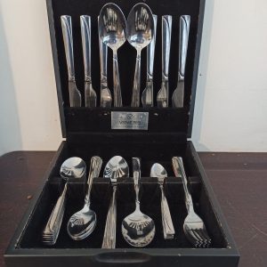 Vintage Viners Cutlery Set for 6. Good Condition.