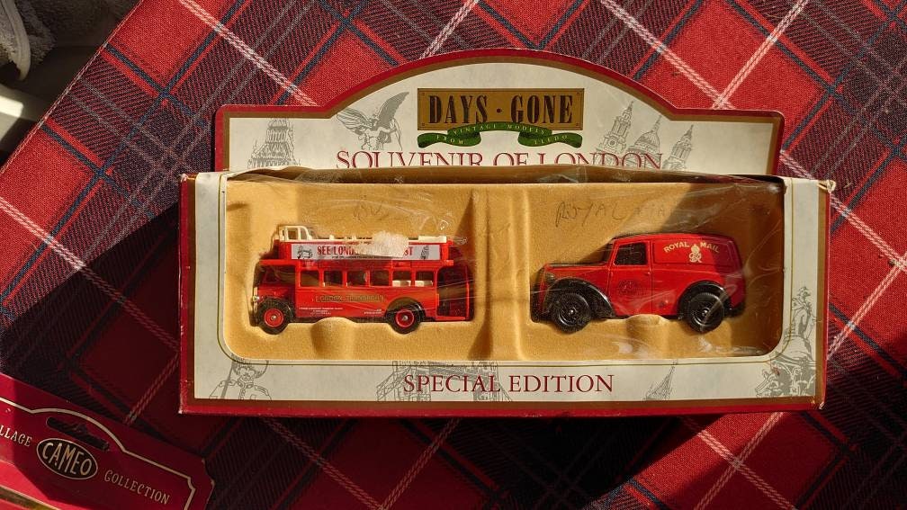 Souvenir of London edition miniature Royal Mail Can and Open Topped Sightseeing Bus - Image 4