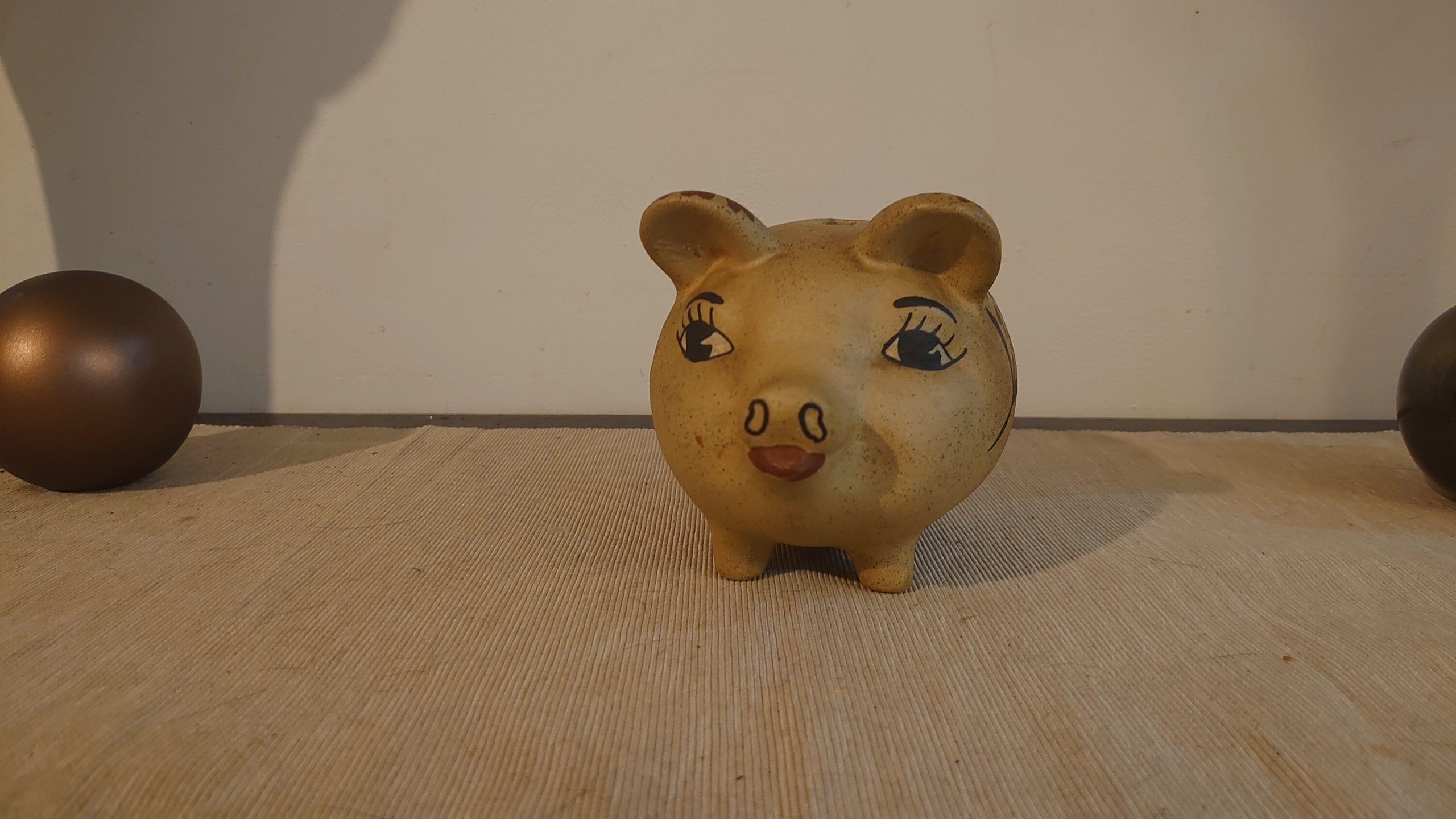 A Beautifully Created and Painted Ceramic Salt-Glaze Pig Piggy Bank - Excellent Condition - Image 4