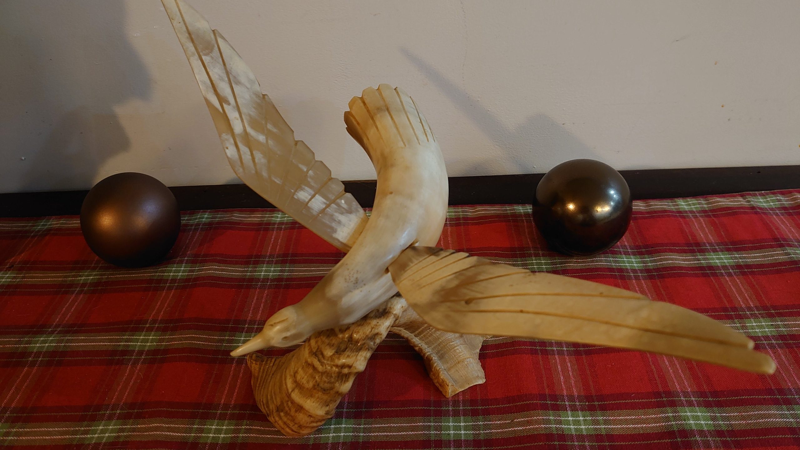Unique Seagull in Flight Sculpture Carved from Animal Horn - eyecatching gift! - 37cm wide - Image 8