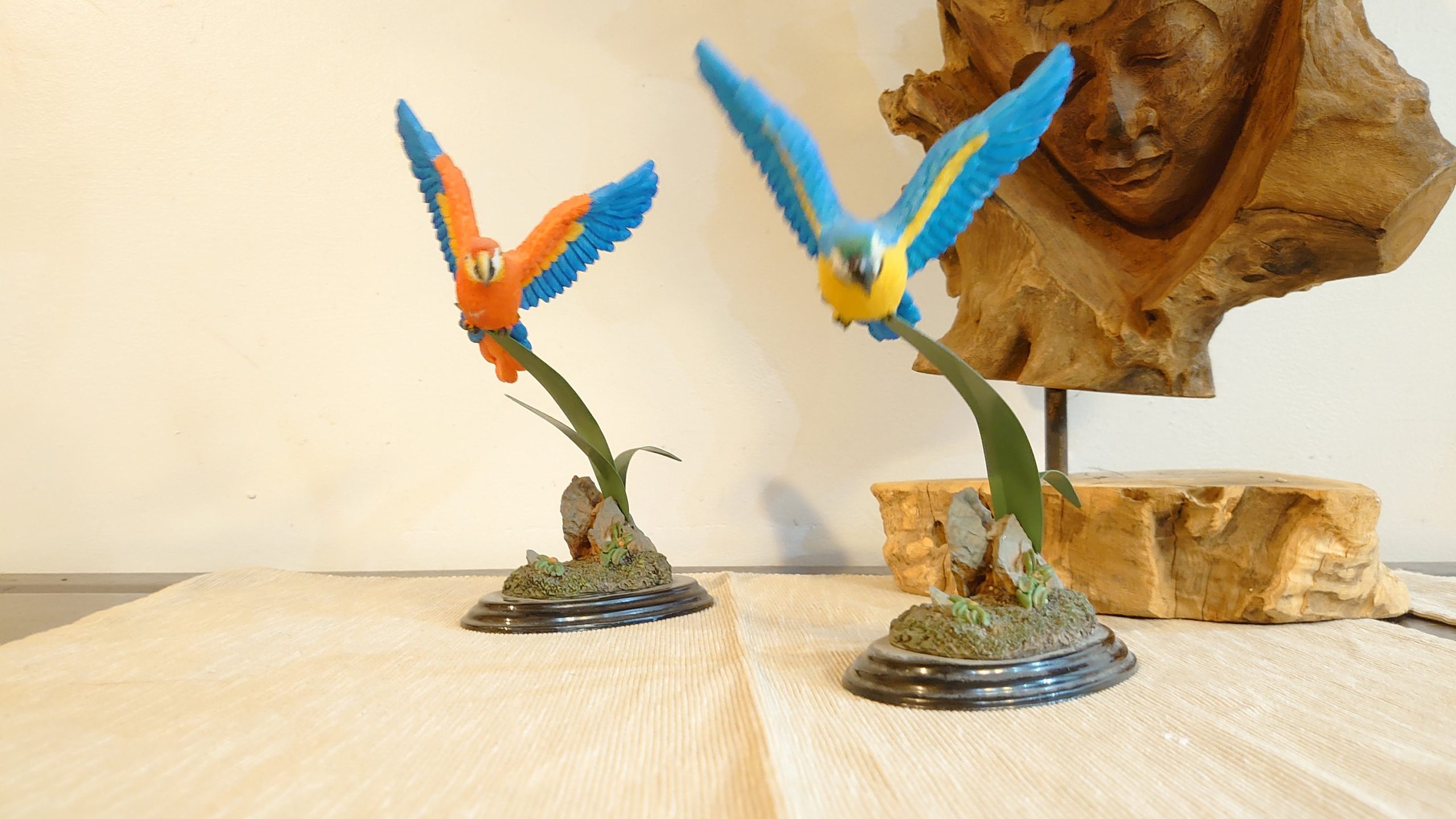 Two Mobile Flying Parrot figurines - Very good to excellent condition - Image 3
