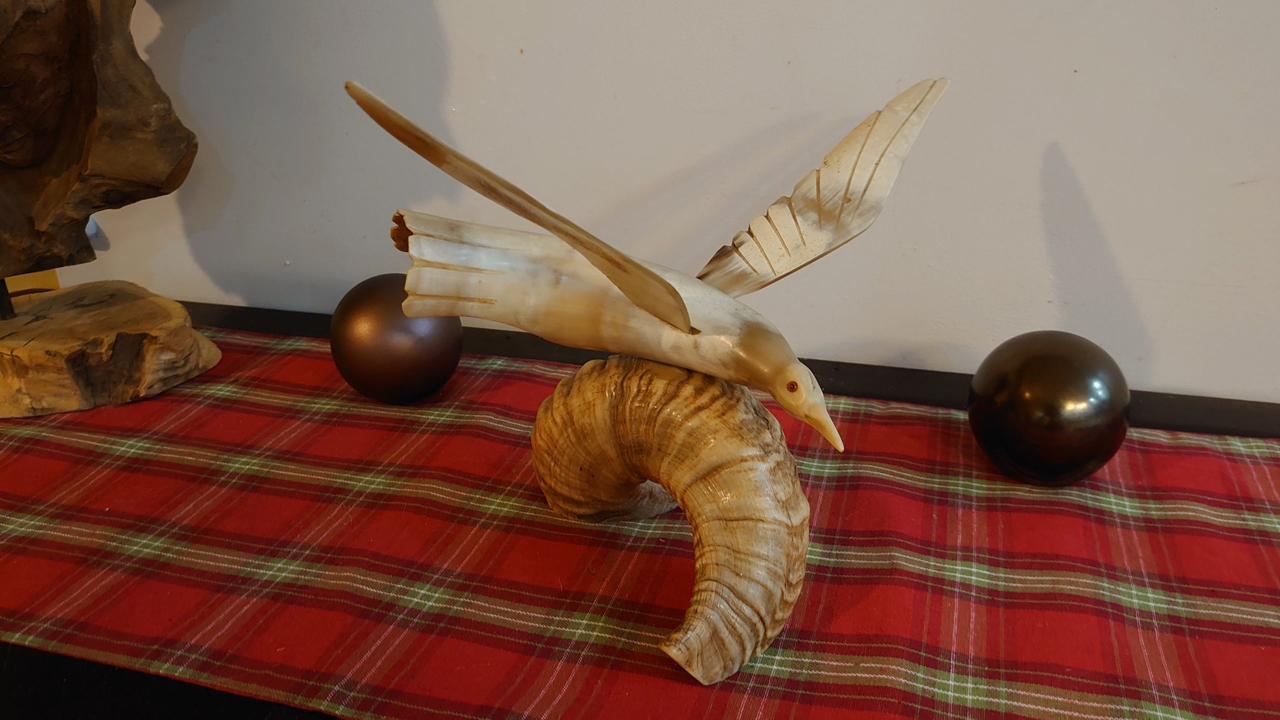 Unique Seagull in Flight Sculpture Carved from Animal Horn - eyecatching gift! - 37cm wide - Image 3