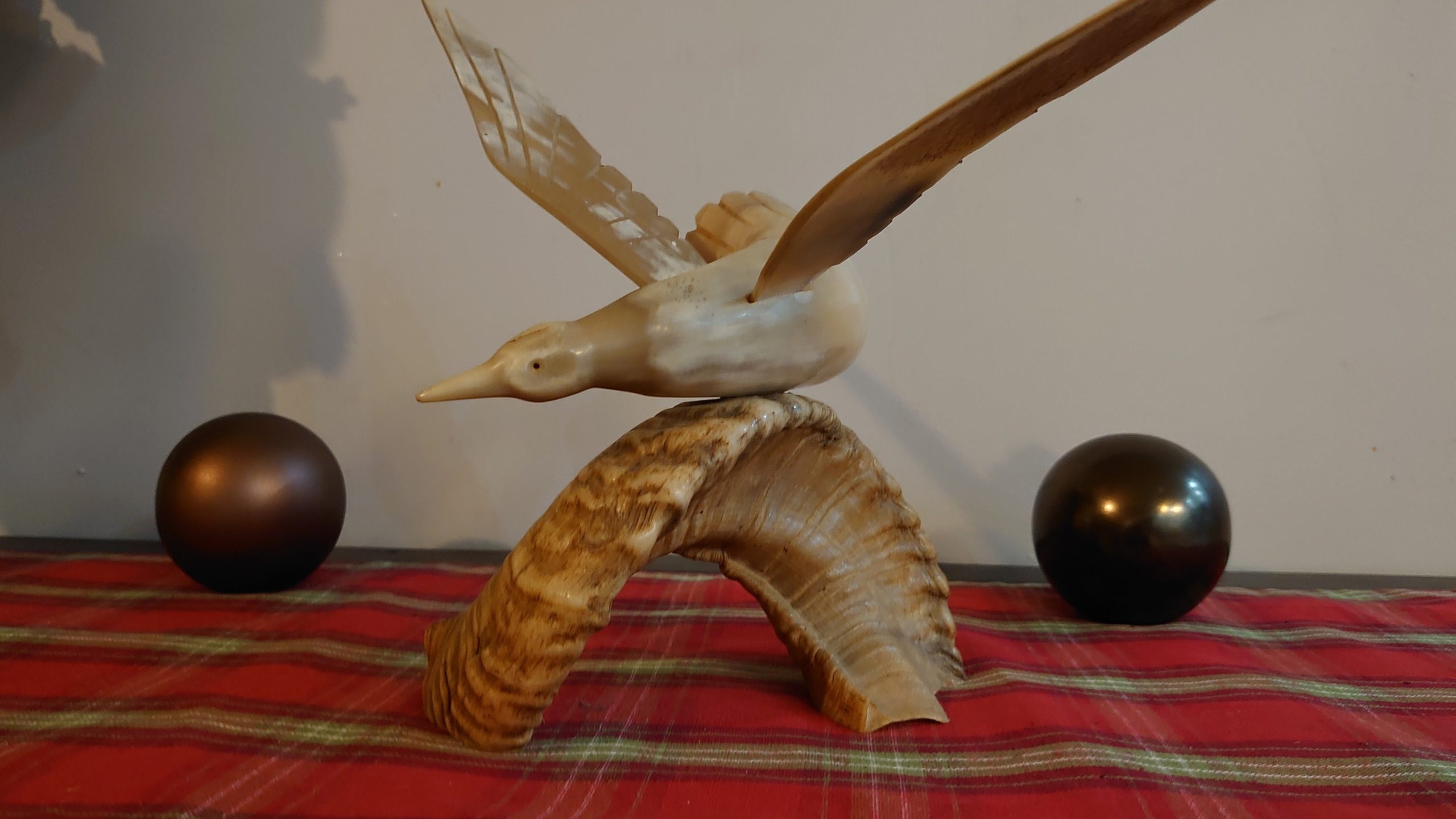 Unique Seagull in Flight Sculpture Carved from Animal Horn - eyecatching gift! - 37cm wide - Image 4