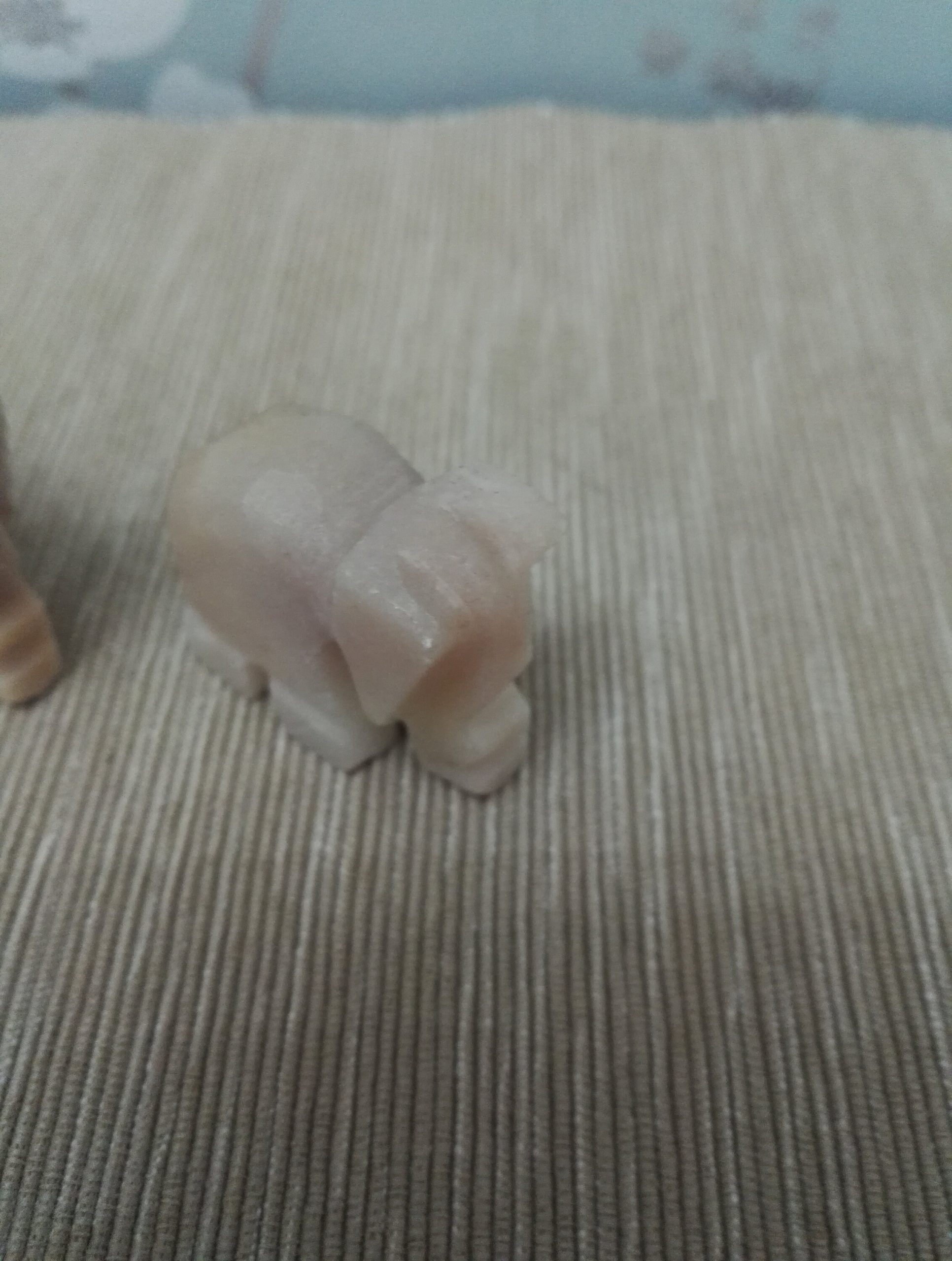 Five Beautiful Miniature Marble Elephants - Excellent present and in Good to very Good Condition! - Image 7