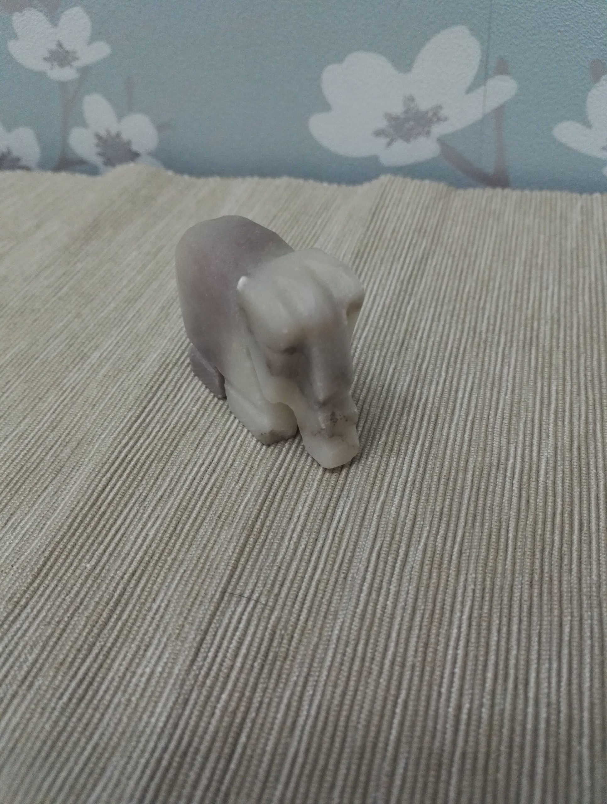 Five Beautiful Miniature Marble Elephants - Excellent present and in Good to very Good Condition! - Image 2