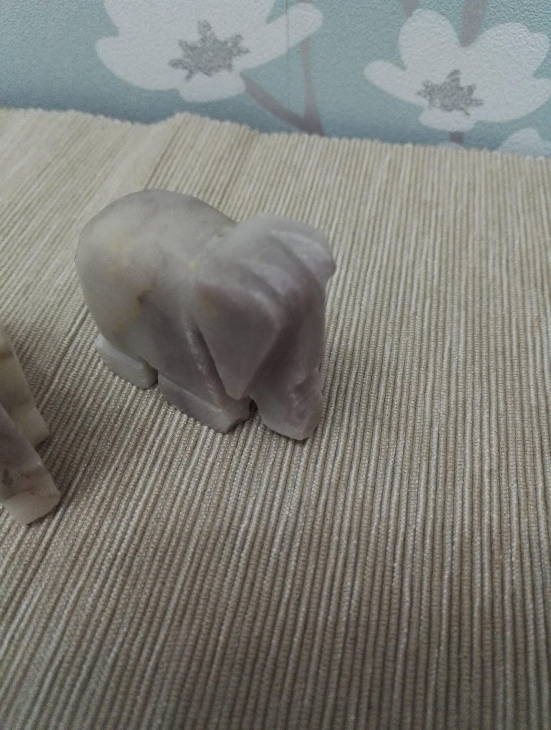 Five Beautiful Miniature Marble Elephants - Excellent present and in Good to very Good Condition! - Image 3