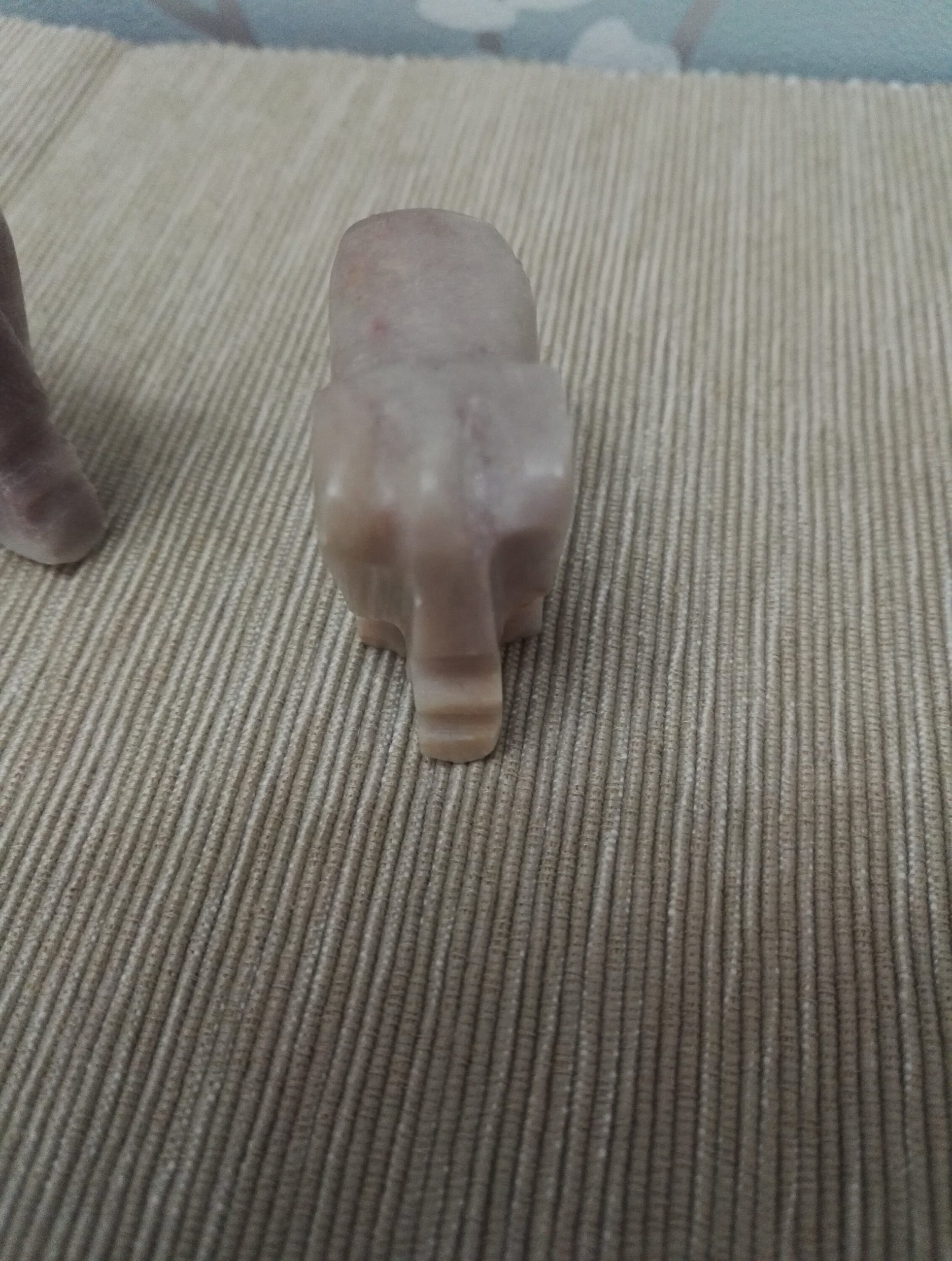 Five Beautiful Miniature Marble Elephants - Excellent present and in Good to very Good Condition! - Image 4