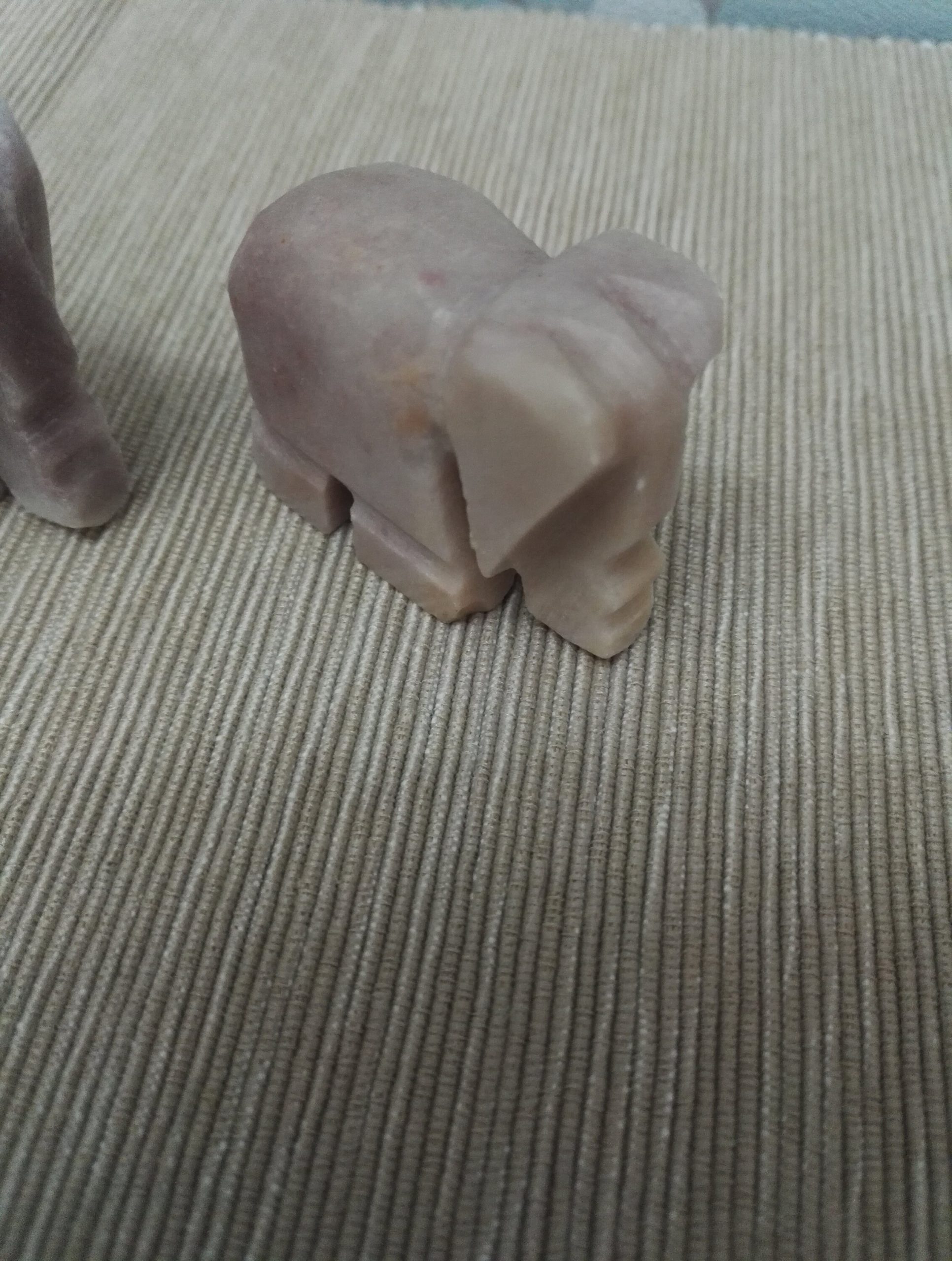 Five Beautiful Miniature Marble Elephants - Excellent present and in Good to very Good Condition! - Image 5