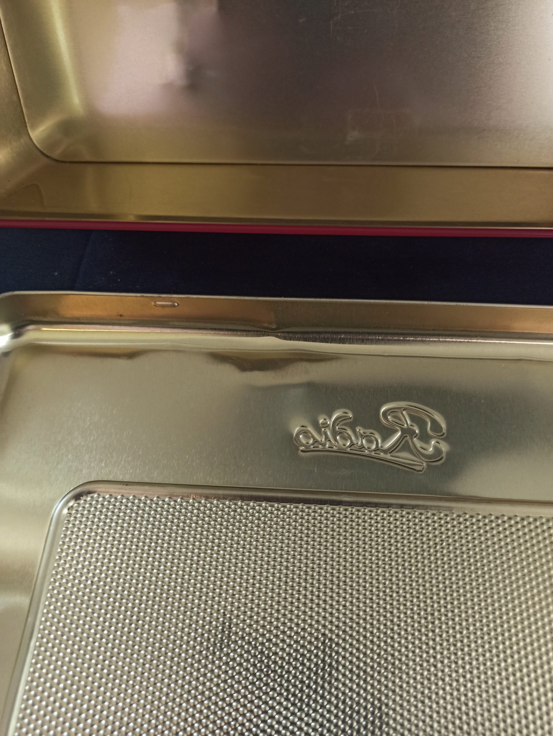 Radio Biscuit Tin - Image 9